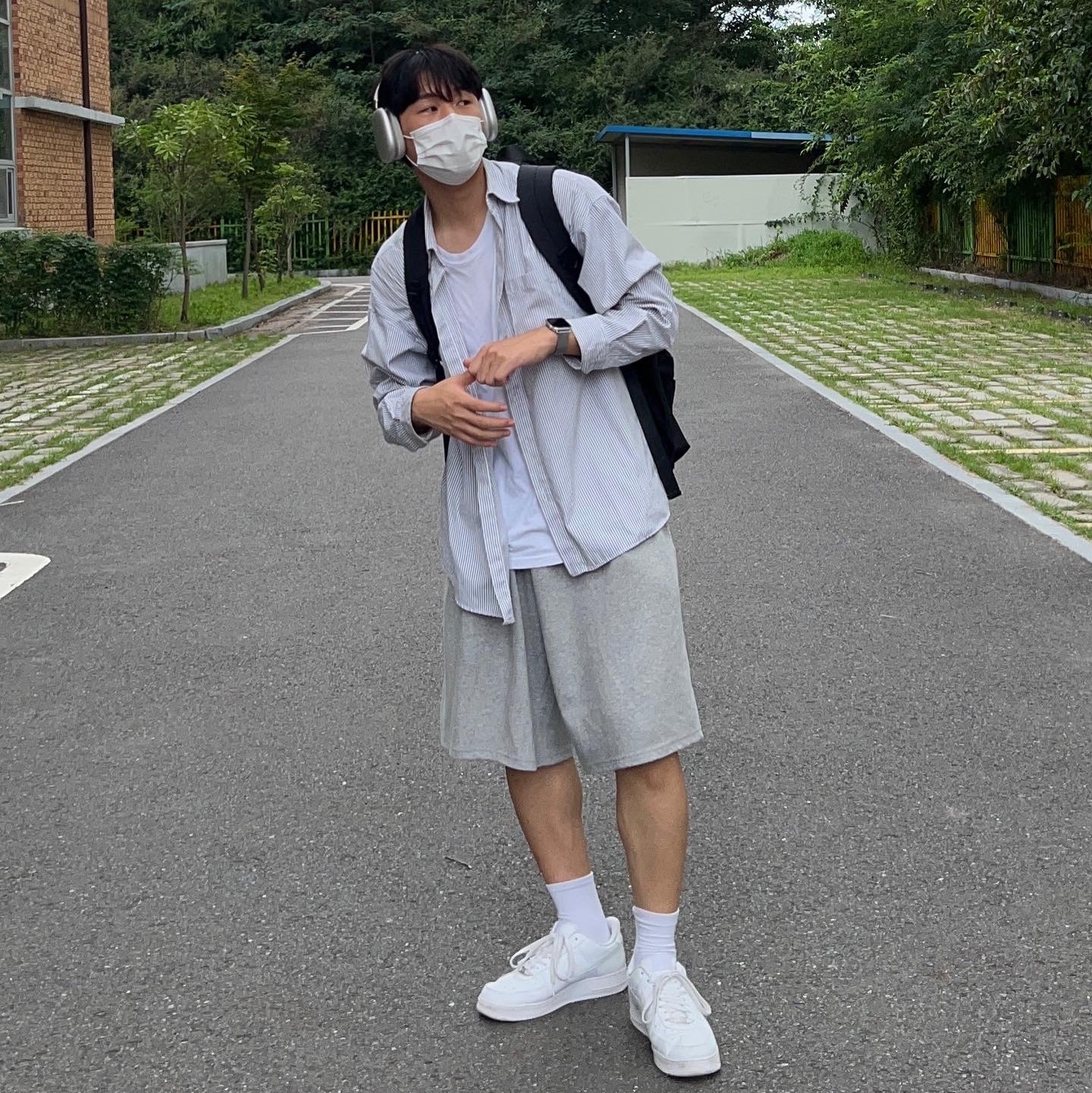 Nike Air Force 1 '07 Low White, Apple AirPods Max Lightning Silver (Korean Ver.) 착용 스타일