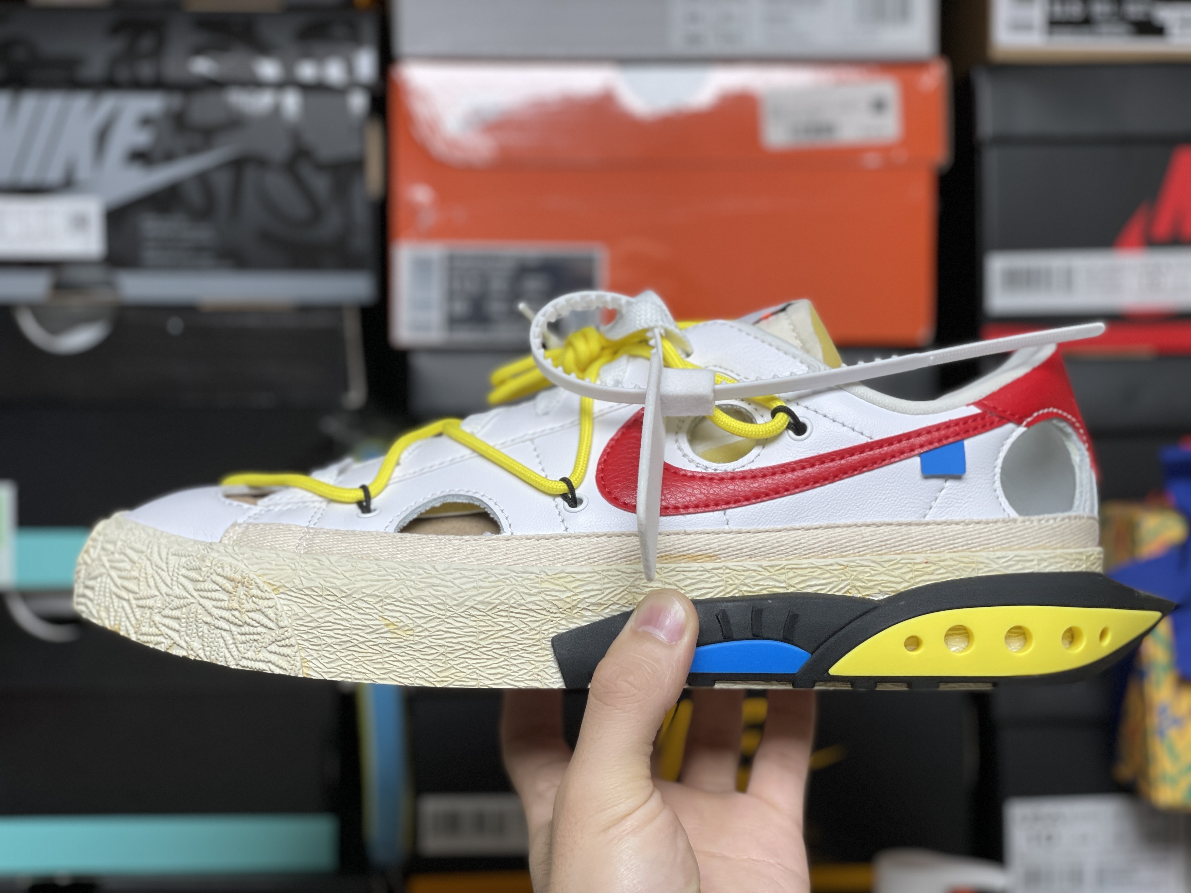 Nike x Off-White Blazer Low '77 White and University Red 착용 스타일