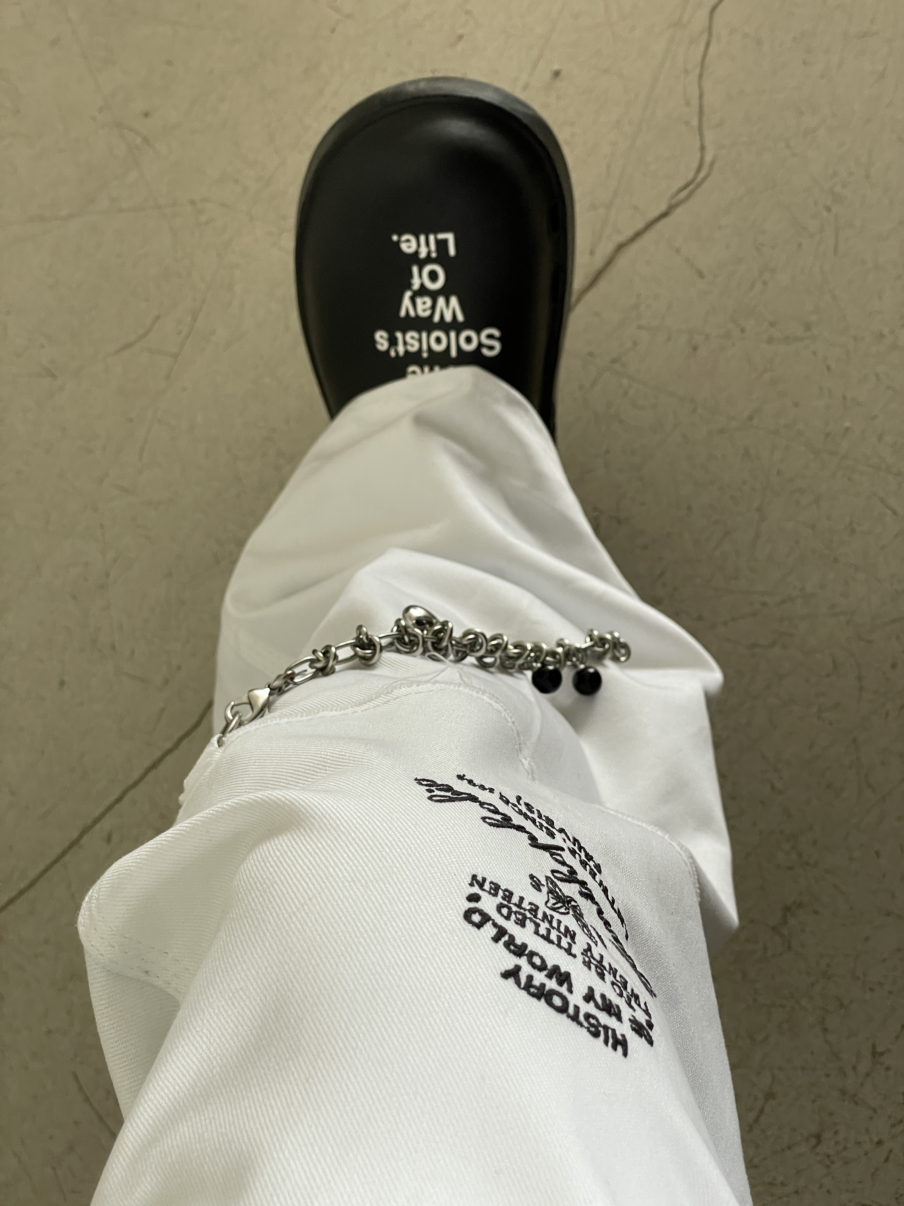 Oofos x Takahiromiyashita The Soloist The Soloist's Way Of Life Clog Black White 착용 스타일