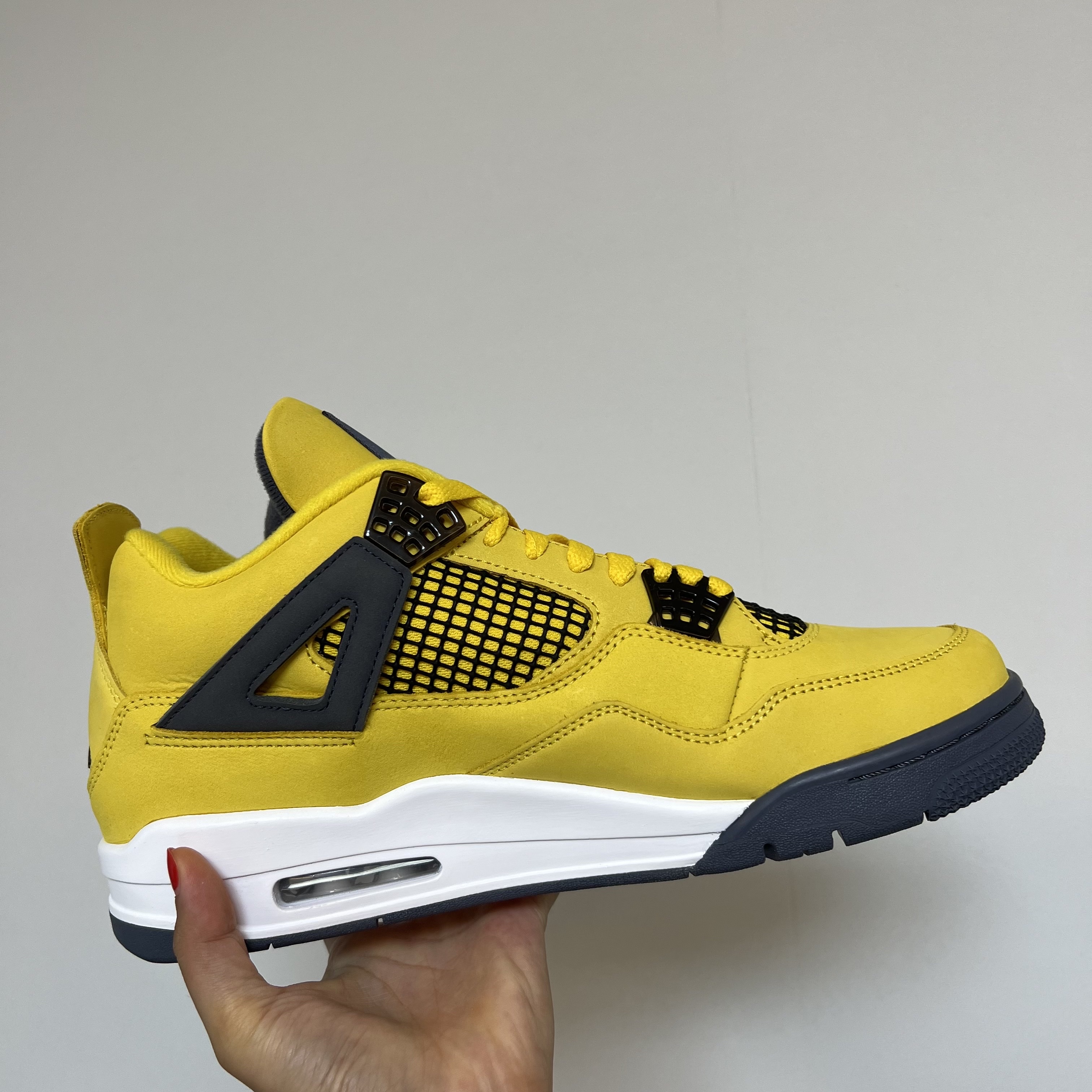 Jordan 4 Retro Tour Yellow 착용 스타일 - 2