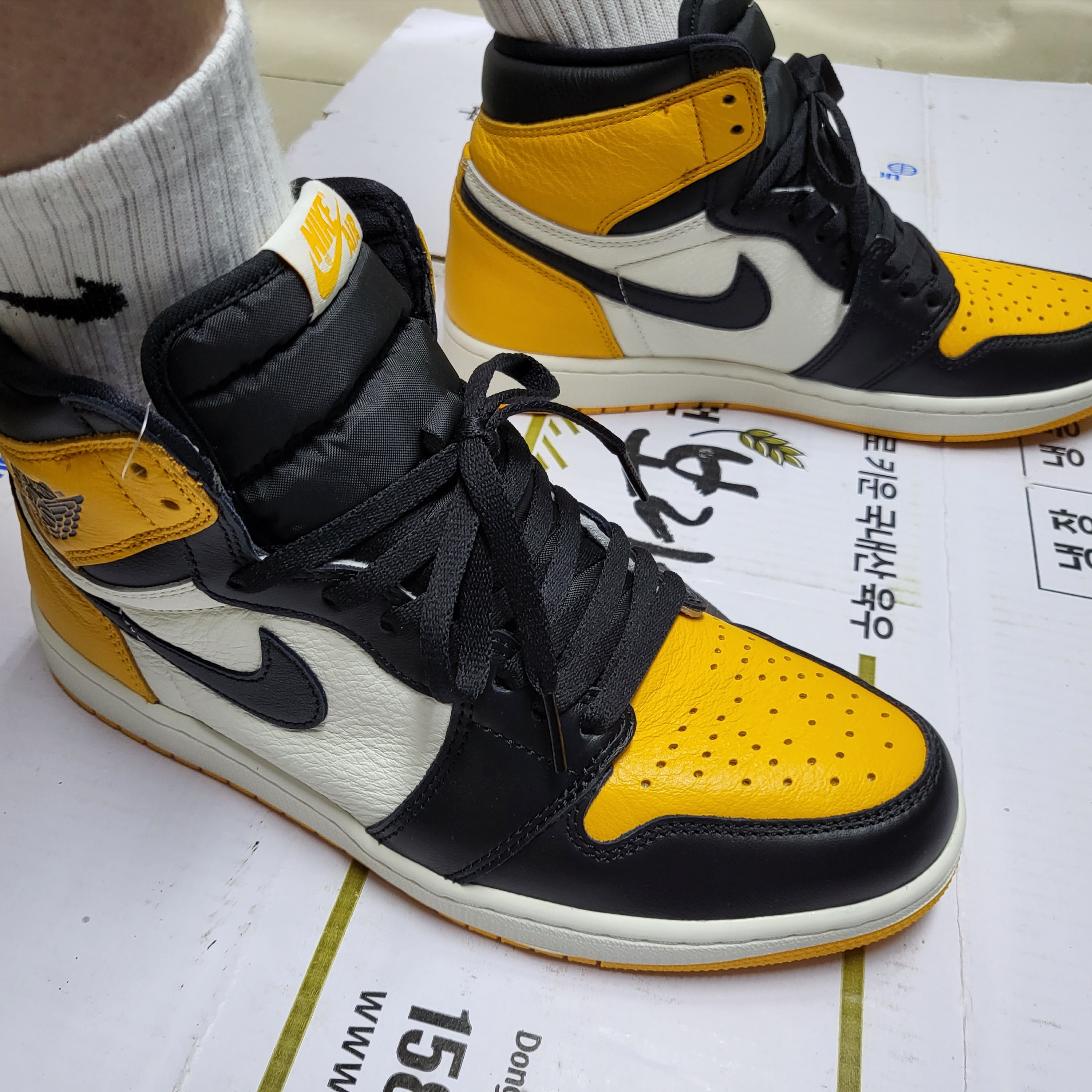 Jordan 1 Retro High OG Taxi 착용 스타일 - 1
