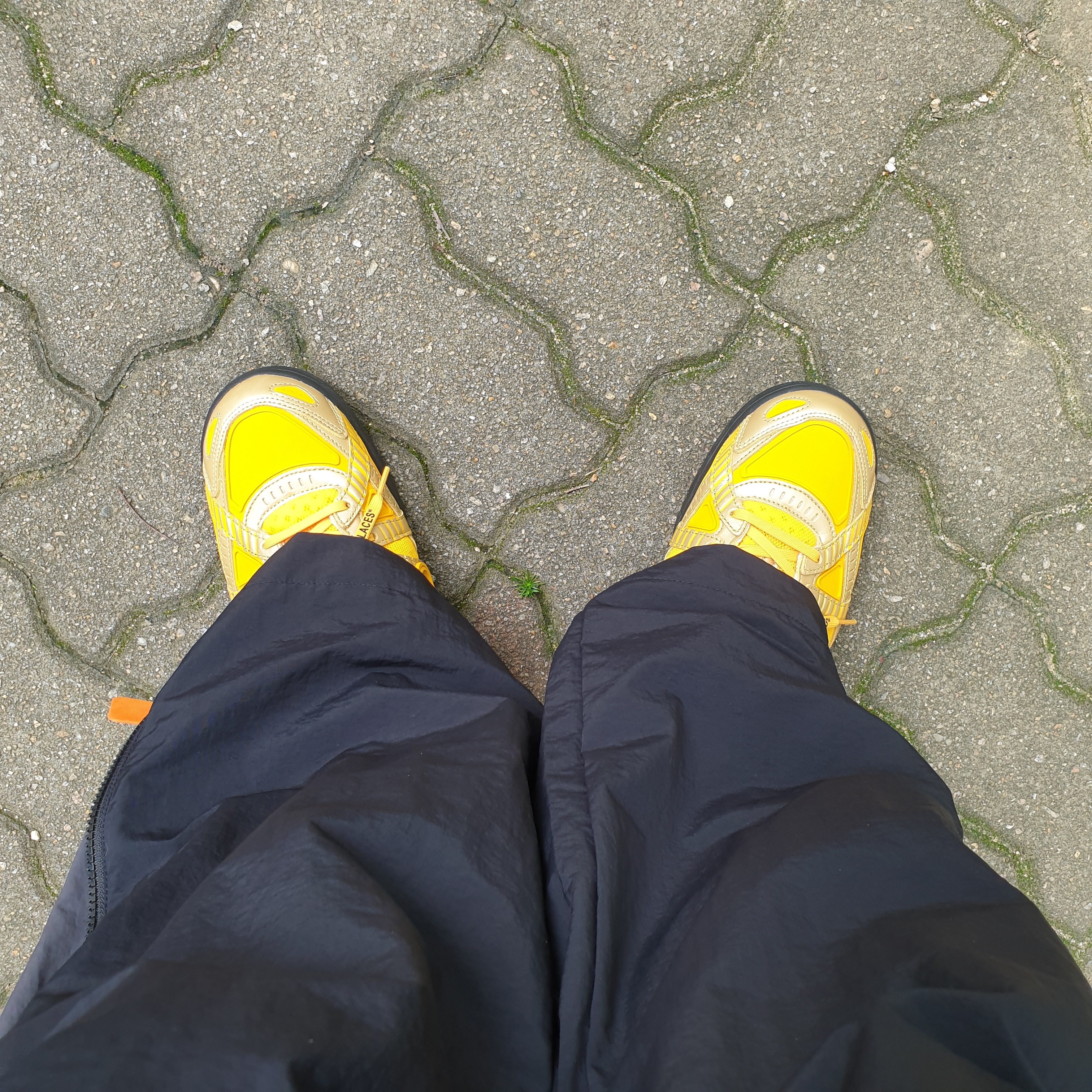 Nike x Off-White Air Rubber Dunk University Gold 착용 스타일 - 3