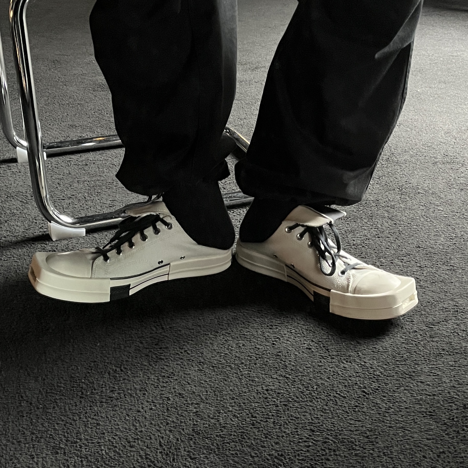 Converse x Drkshdw Turbodrk Chuck 70 Ox Lilly White 착용 스타일 - 3