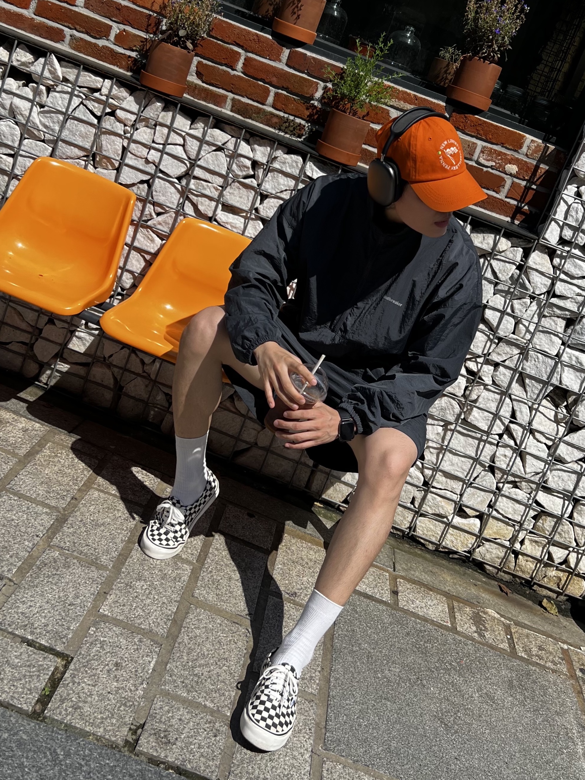 Vans Authentic Golden Coast Checkerboard, Vans Authentic 44 DX Anaheim Factory Black 착용 스타일 - 1