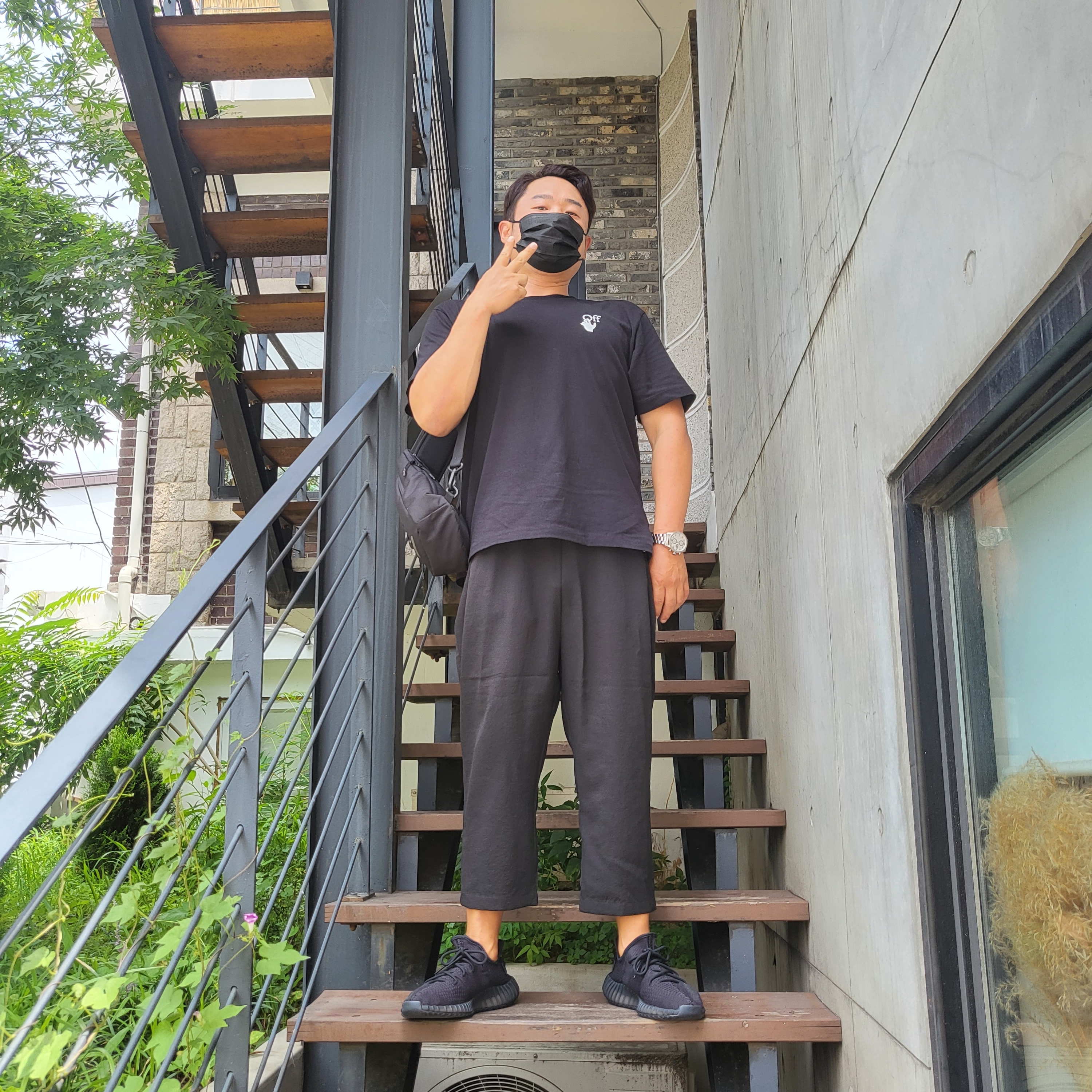Adidas Yeezy Boost 350 V2 Onyx 착용 스타일
