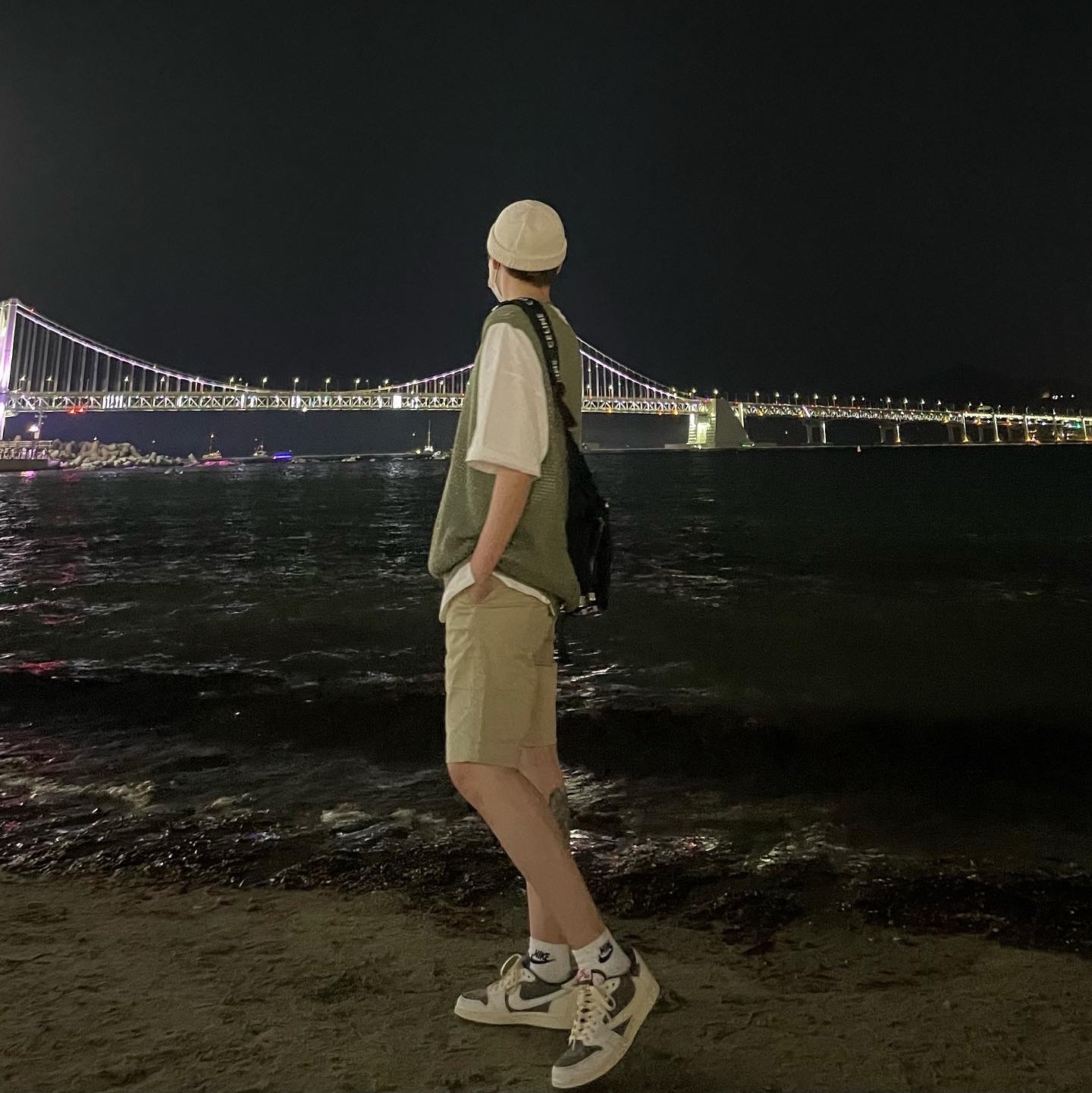 Jordan 1 x Travis Scott Retro Low OG SP Sail and Ridgerock 착용 스타일