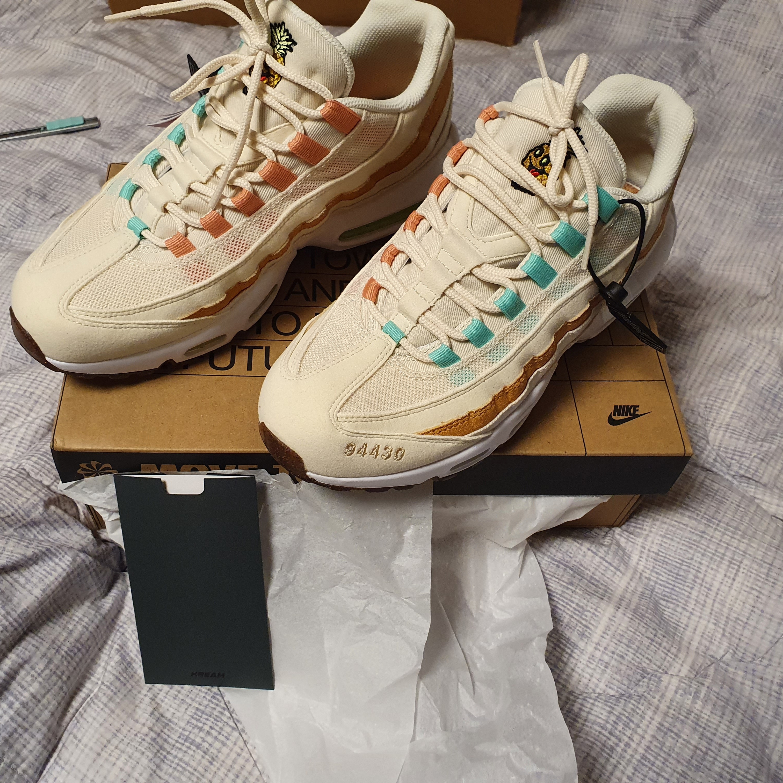 Nike Air Max 95 NRG Pineapple 착용 스타일 - 1