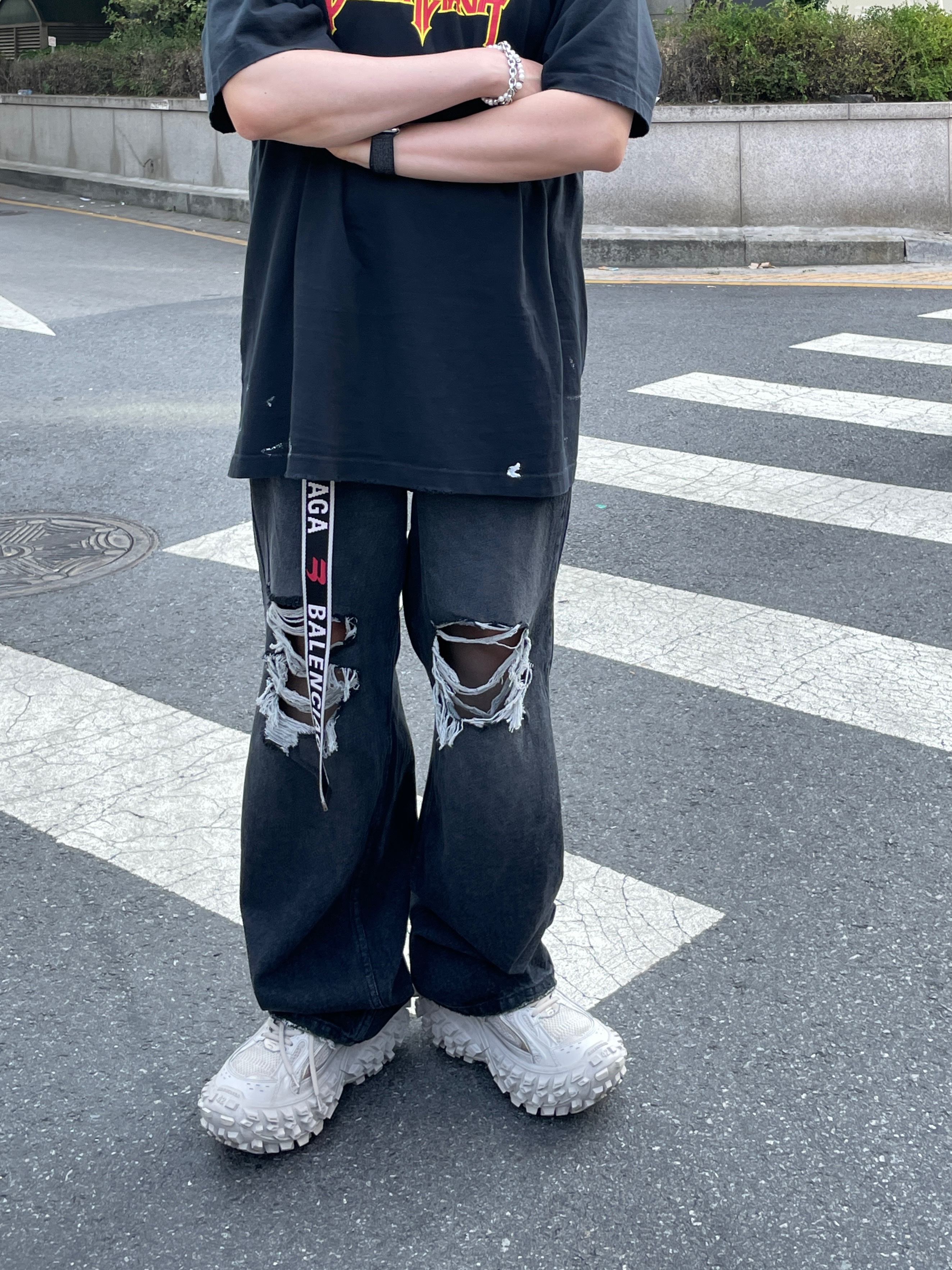 Balenciaga Defender Sneakers Beige 착용 스타일 - 3