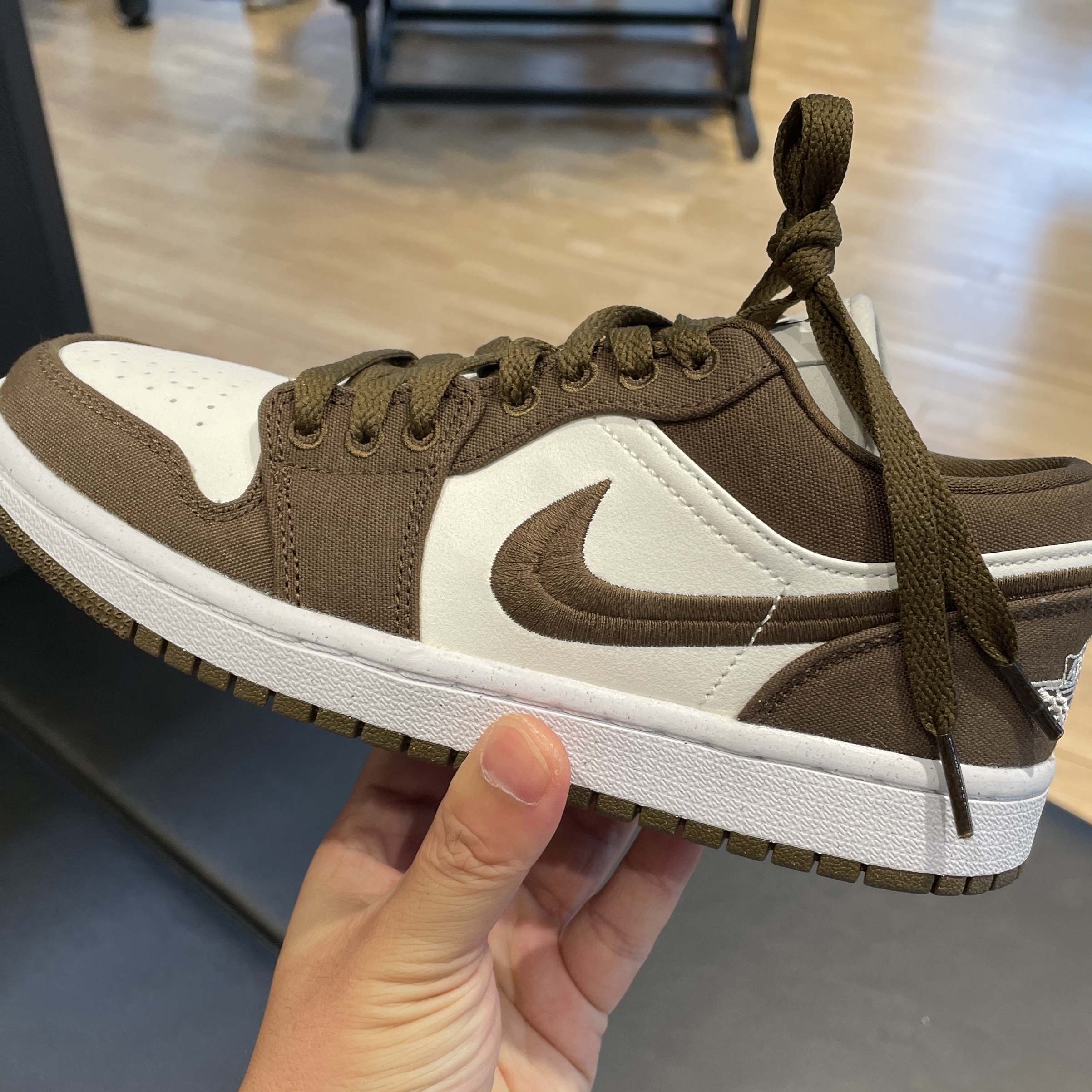 (W) Jordan 1 Low SE Light Olive 착용 스타일