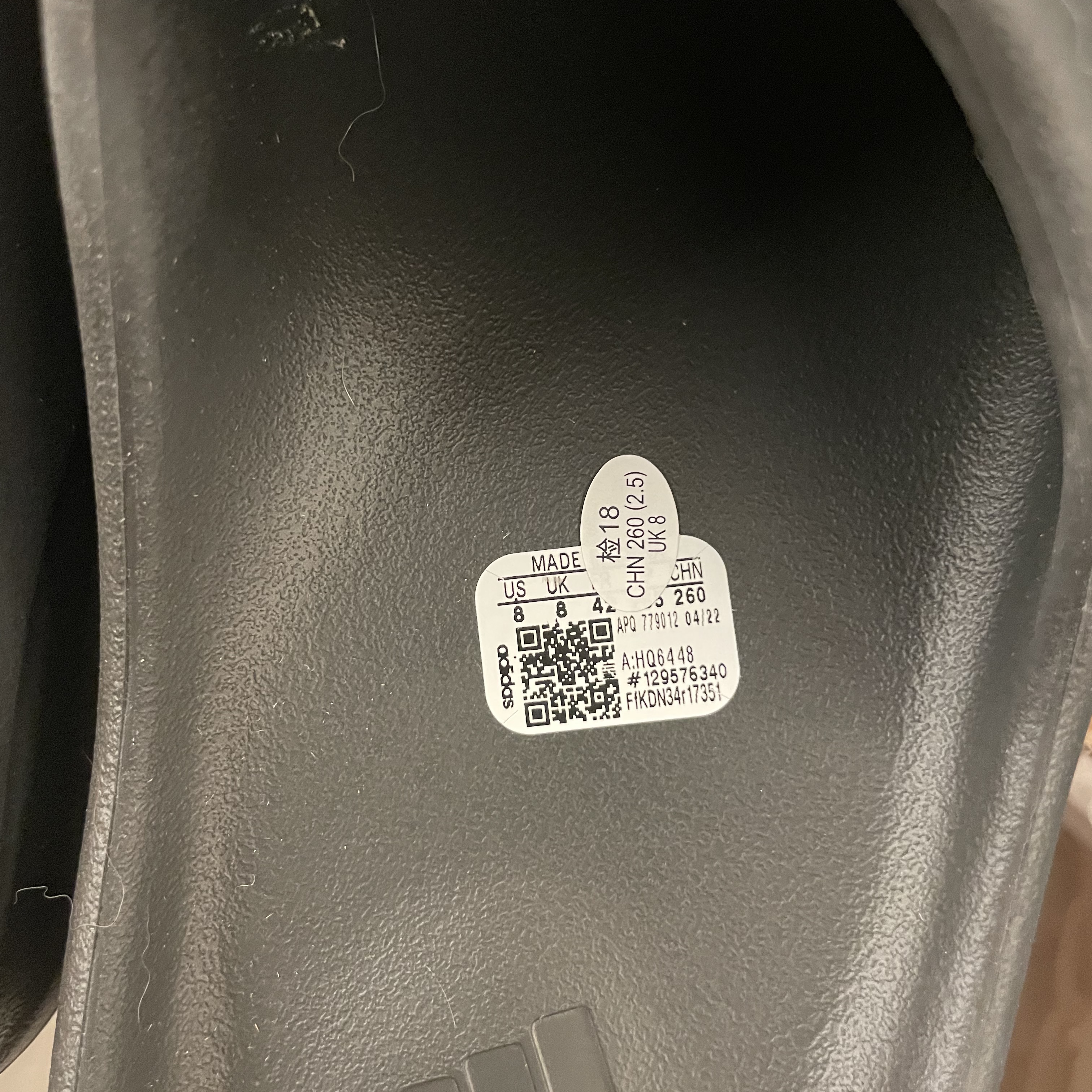 Adidas Yeezy Slide Onyx, Adidas Yeezy Slide Glow Green 2022/2023 착용 스타일 - 3