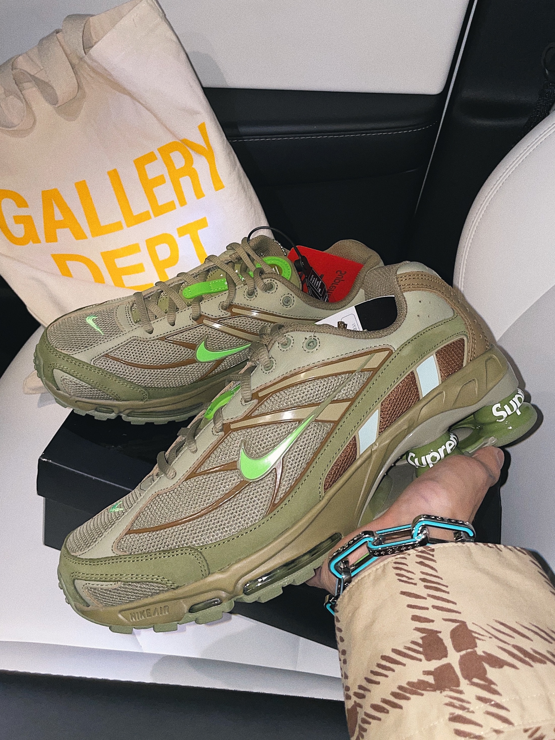 Nike x Supreme Shox Ride 2 SP Neutral Olive, Gallery Dept. Center Logo Hoodie Heather Grey 착용 스타일