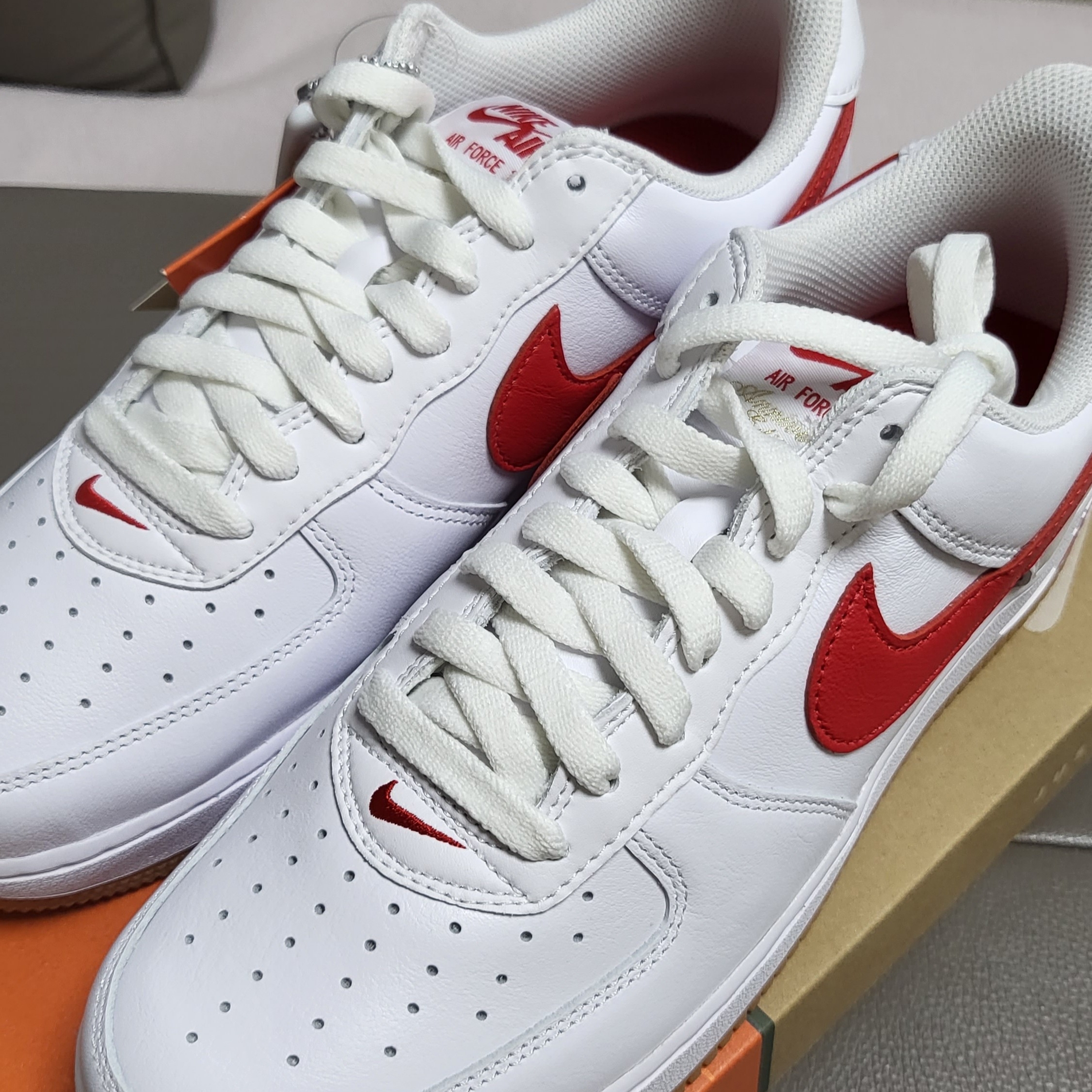 Nike Air Force 1 Low Retro Color of the Month University Red 착용 스타일 - 1