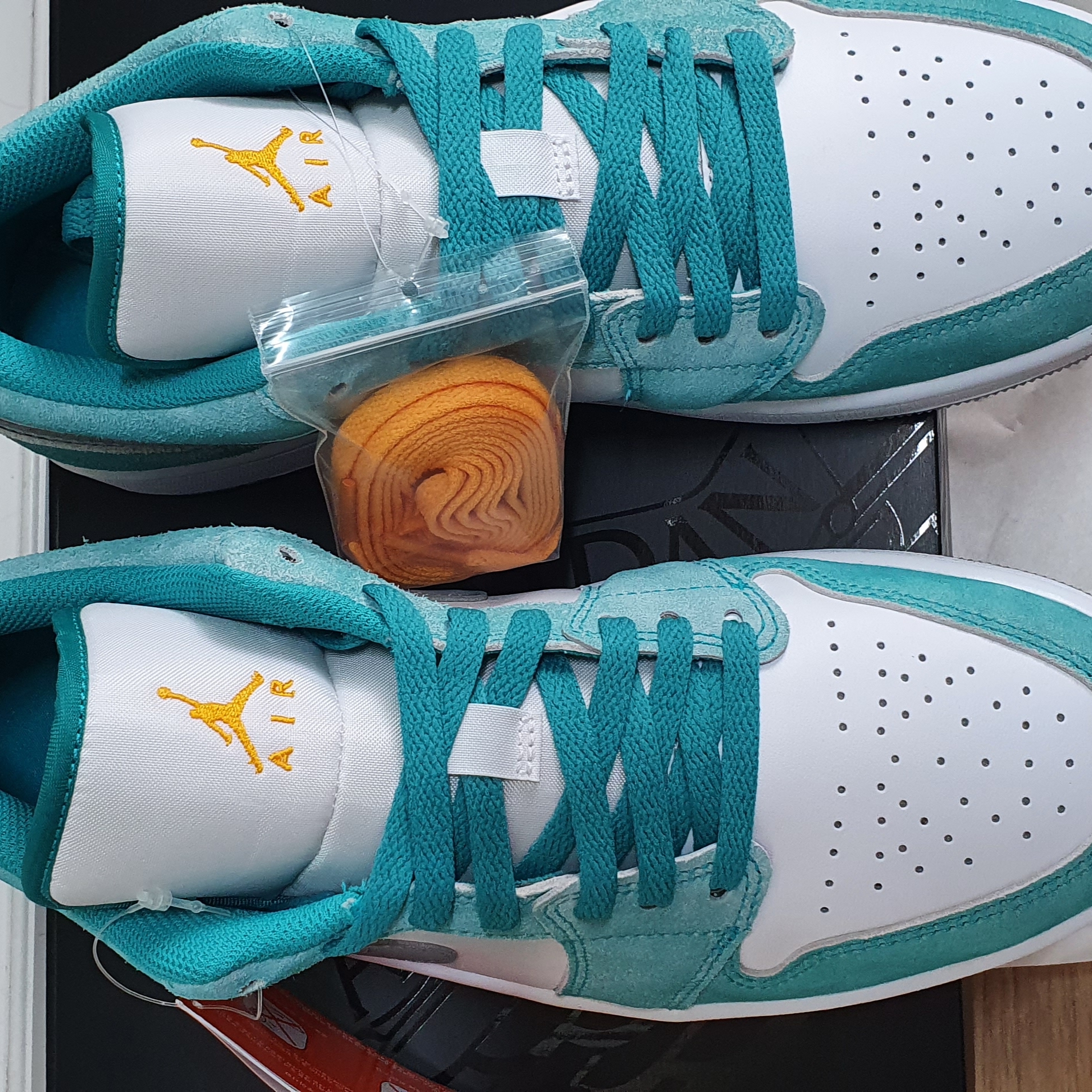Jordan 1 Low SE New Emerald 착용 스타일 - 4