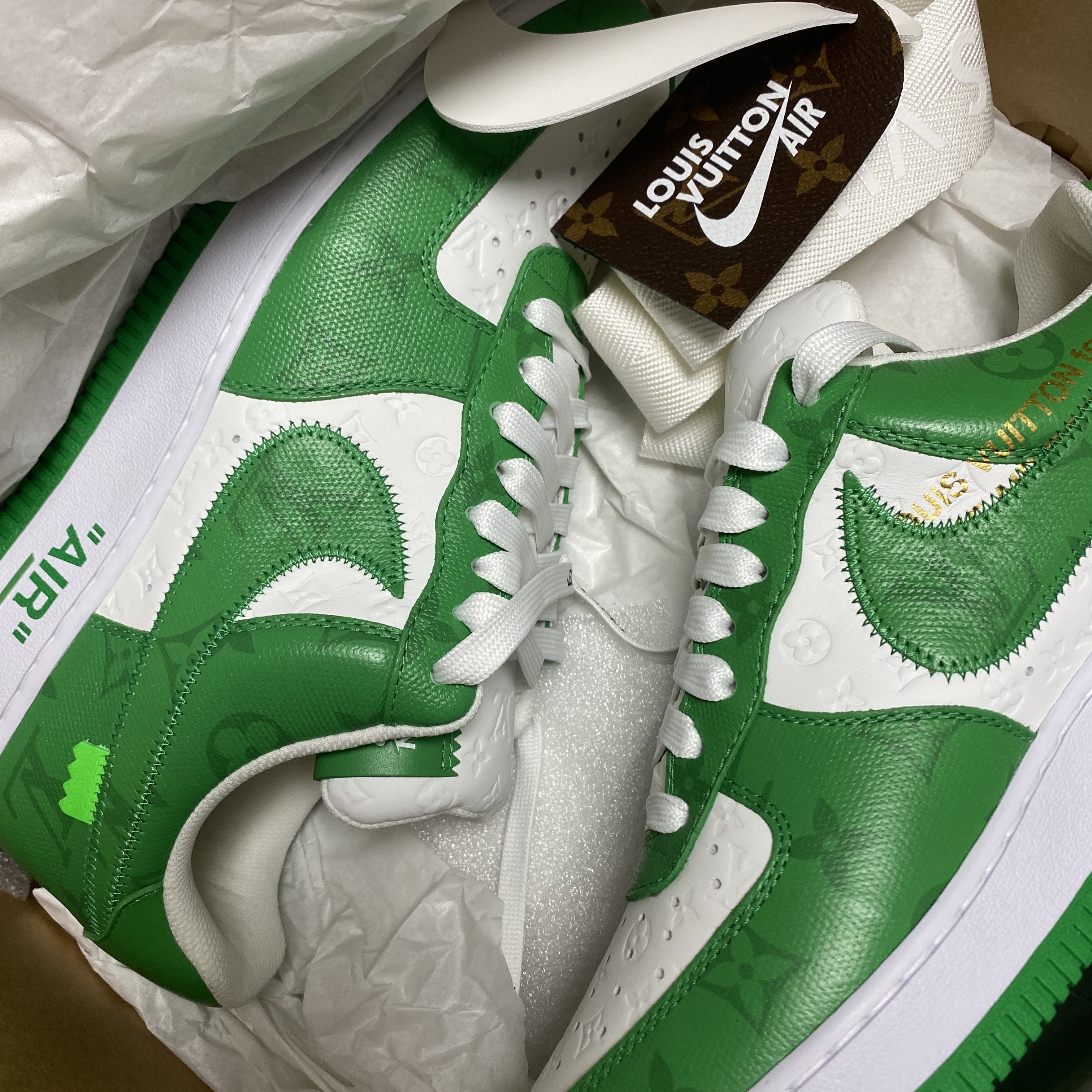 Louis Vuitton x Nike Air Force 1 Low by Virgil Abloh White Gym Green 착용 스타일