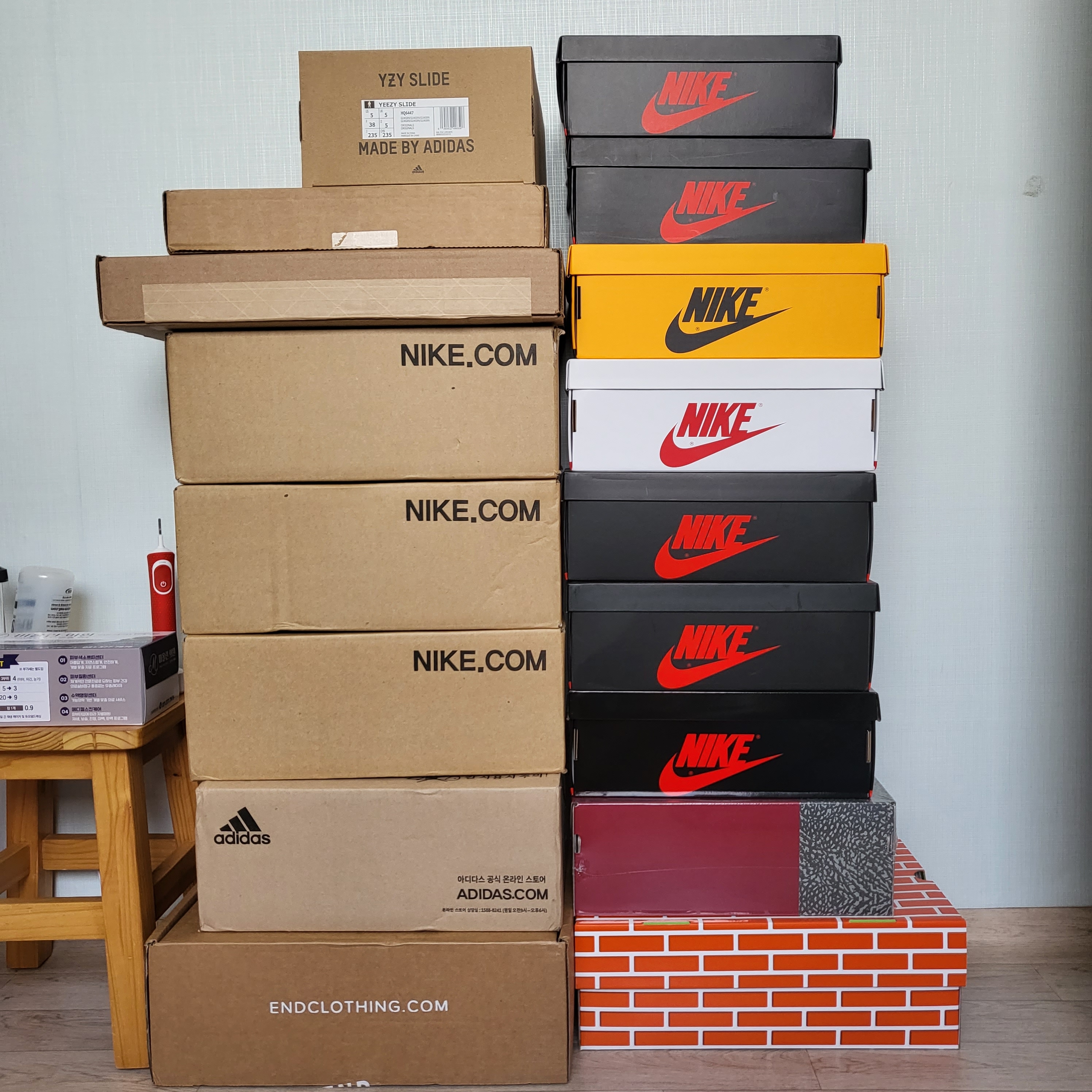 Jordan 1 x Travis Scott Retro Low OG SP Sail and Ridgerock, (W) Jordan 1 Retro Low OG Black and Dark Powder Blue 착용 스타일 - 2