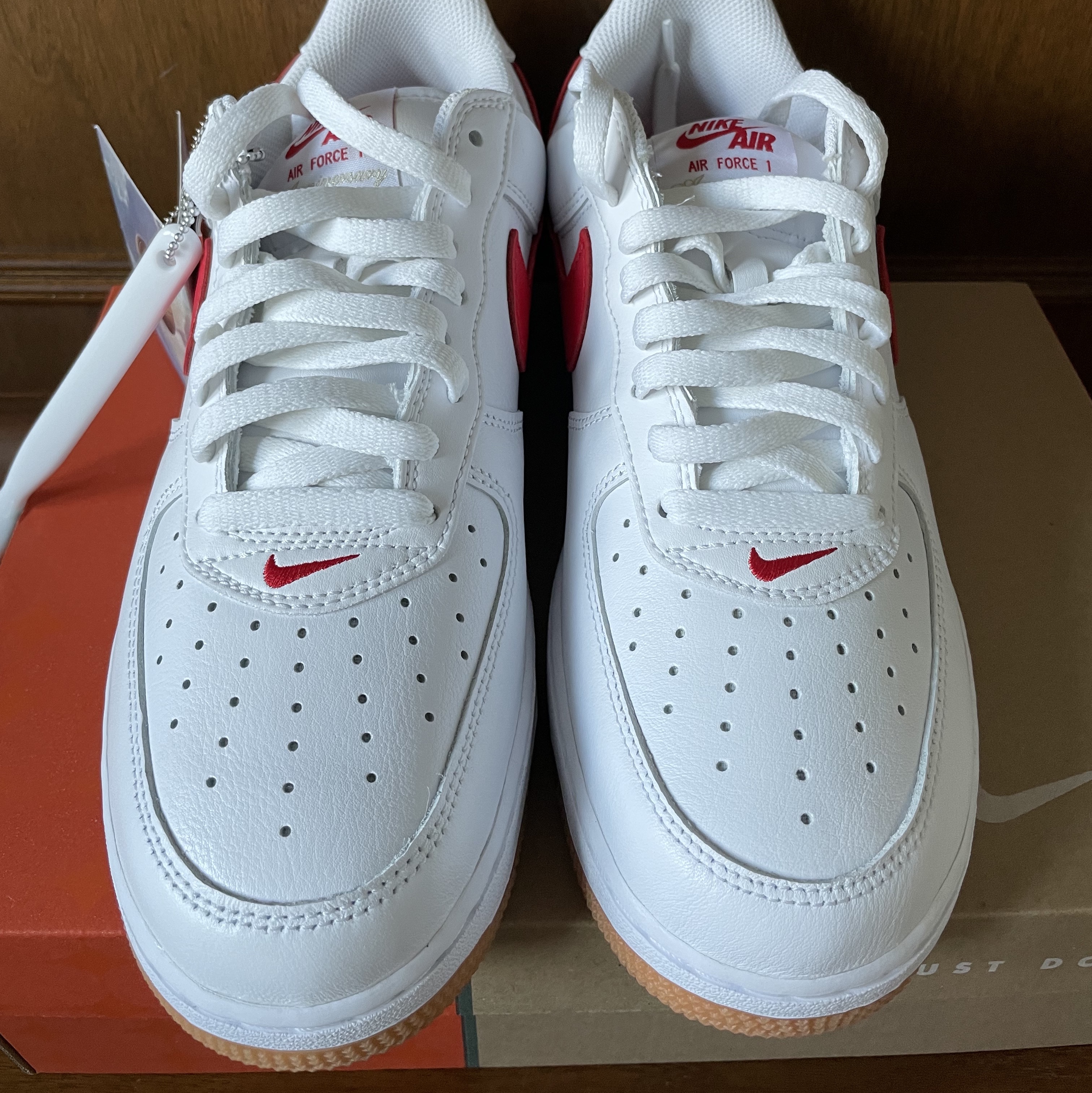 Nike Air Force 1 Low Retro Color of the Month University Red 착용 스타일 - 3