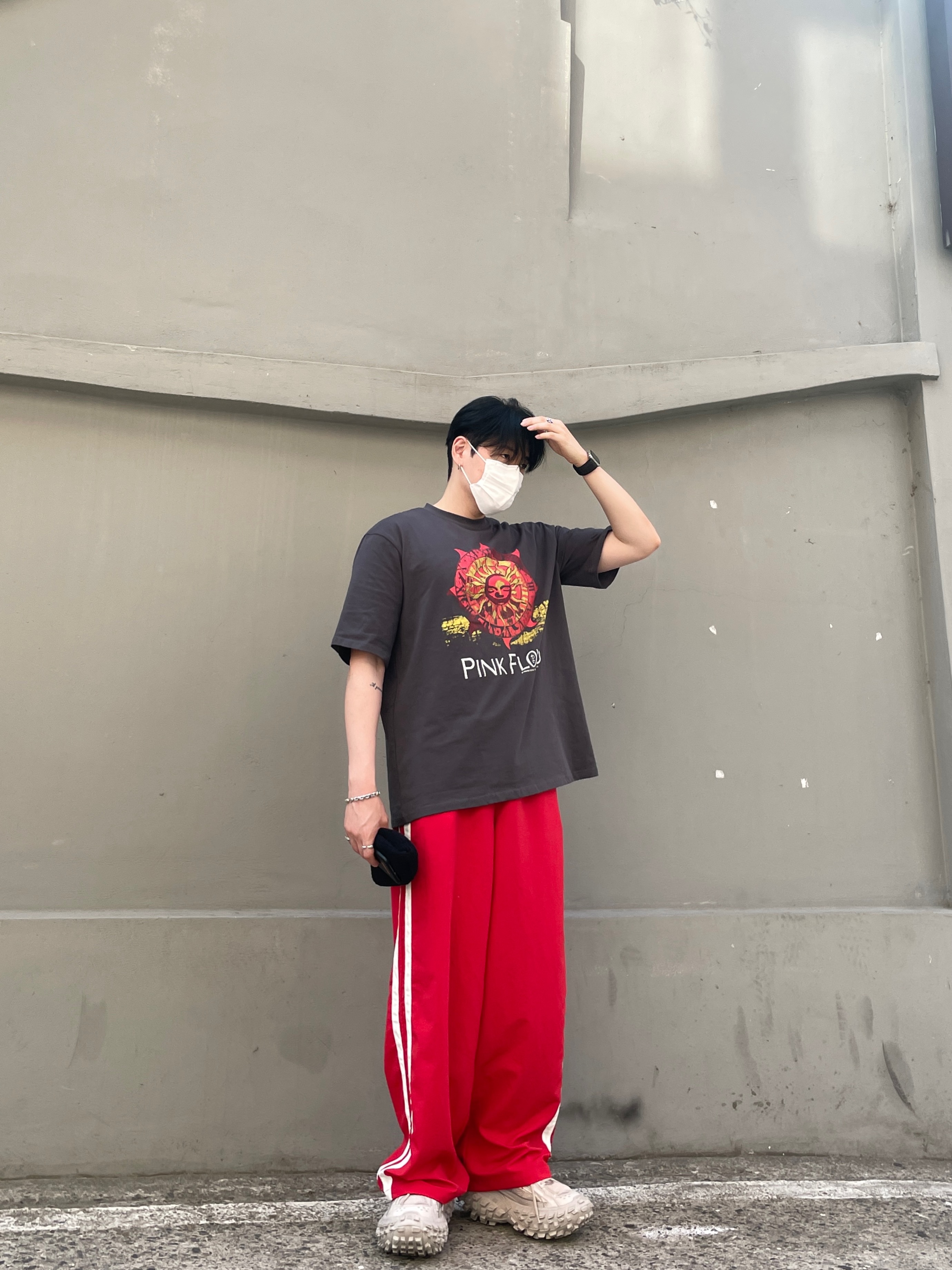 Balenciaga Defender Sneakers Beige 착용 스타일 - 1