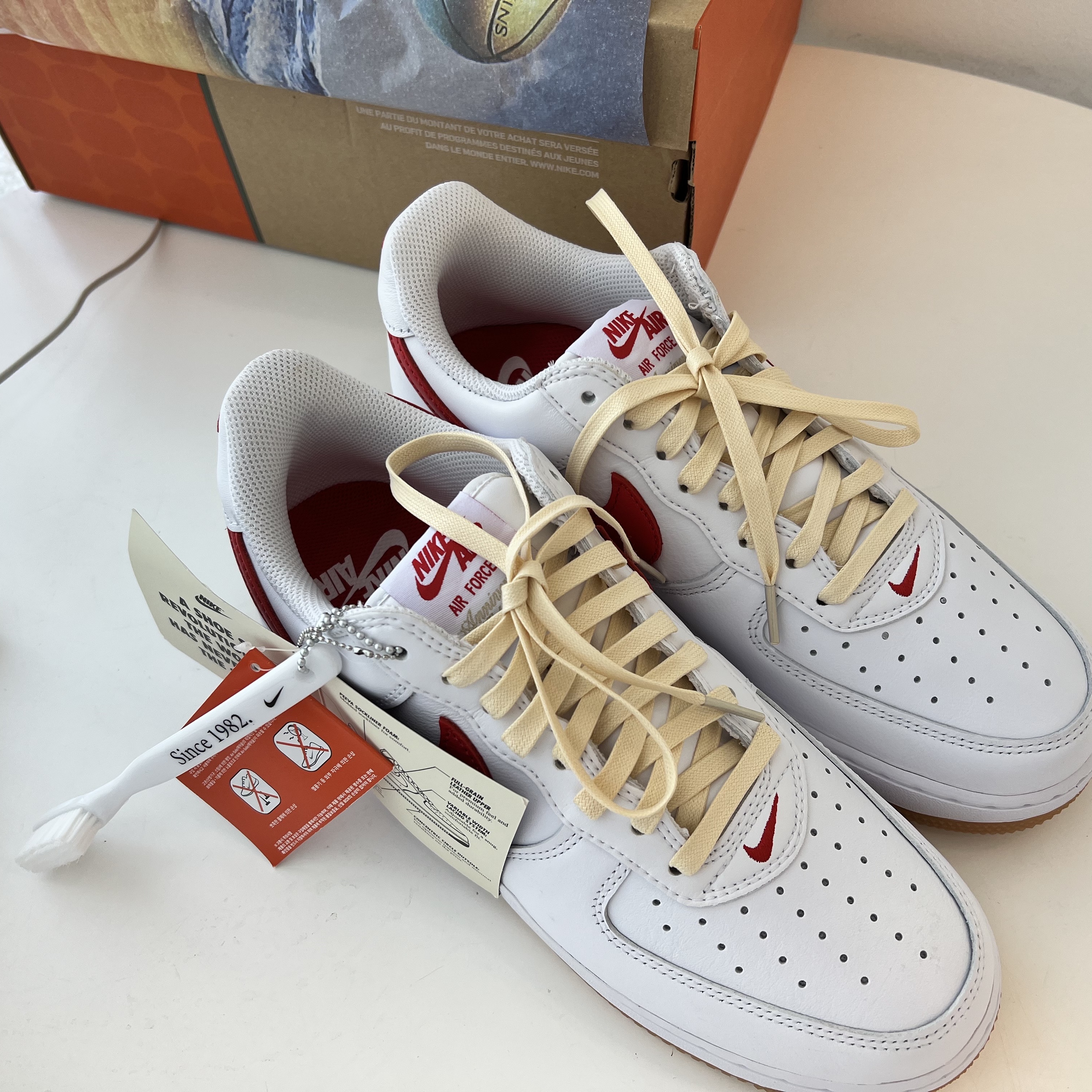 Nike Air Force 1 Low Retro Color of the Month University Red, Nike Air Force 1 Low Retro Color of the Month Varsity Royal 착용 스타일 - 2