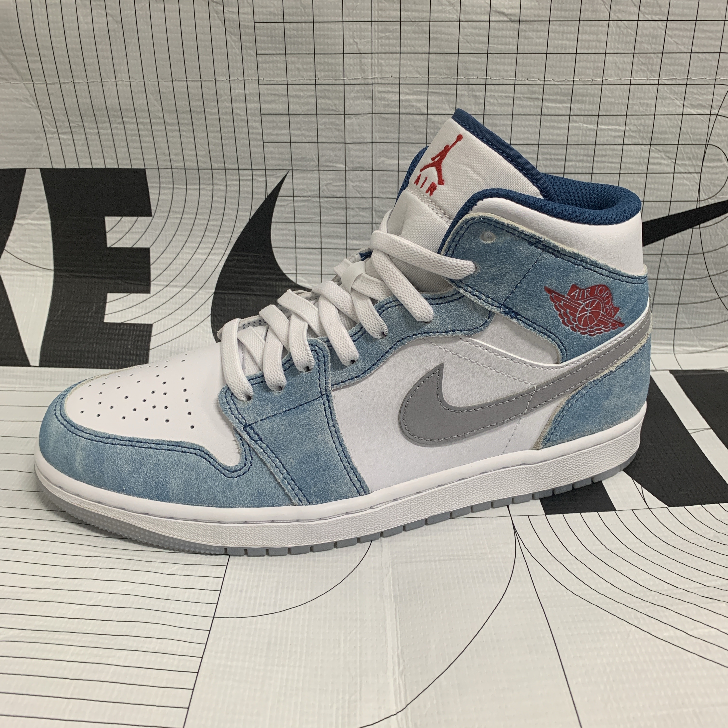 Jordan 1 Mid SE French Blue Fire Red 착용 스타일 - 5