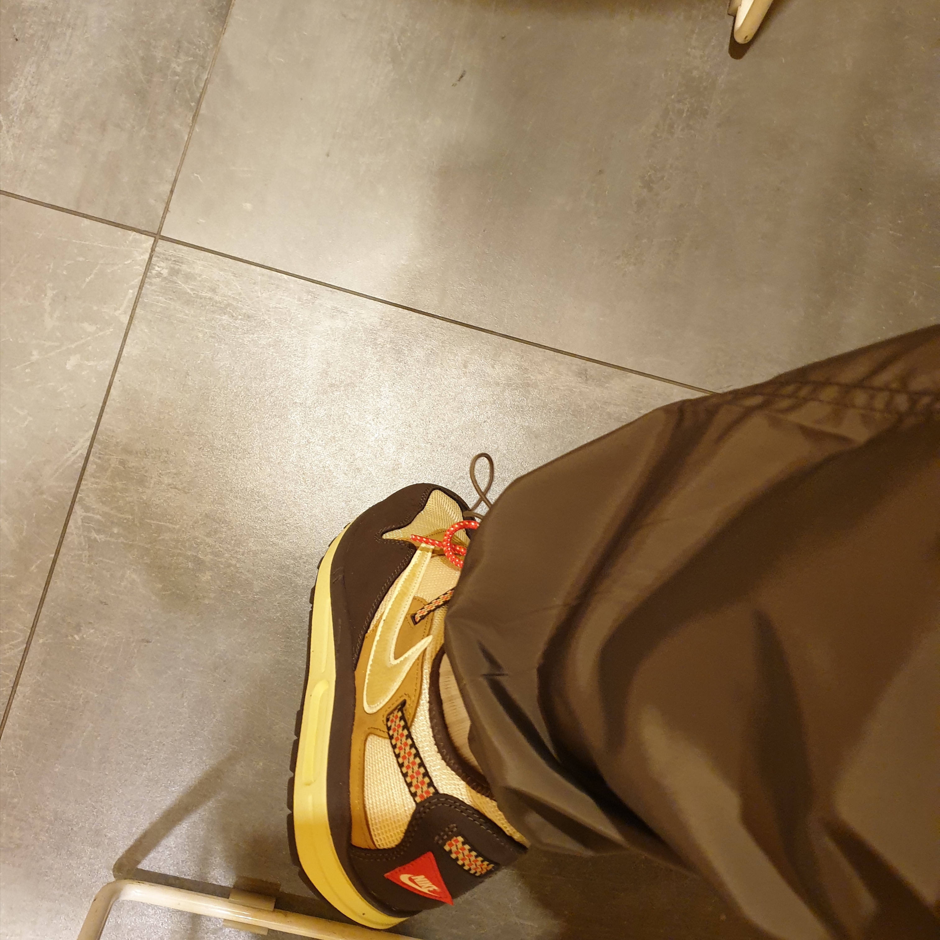 Nike x Travis Scott Air Max 1 Cact.us Brown 착용 스타일 - 1