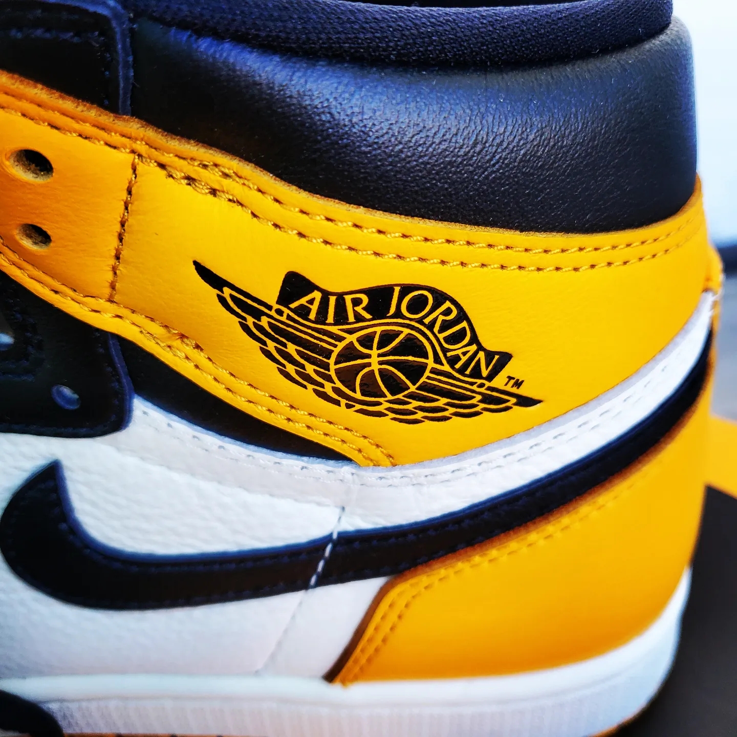 Jordan 1 Retro High OG Taxi 착용 스타일 - 3