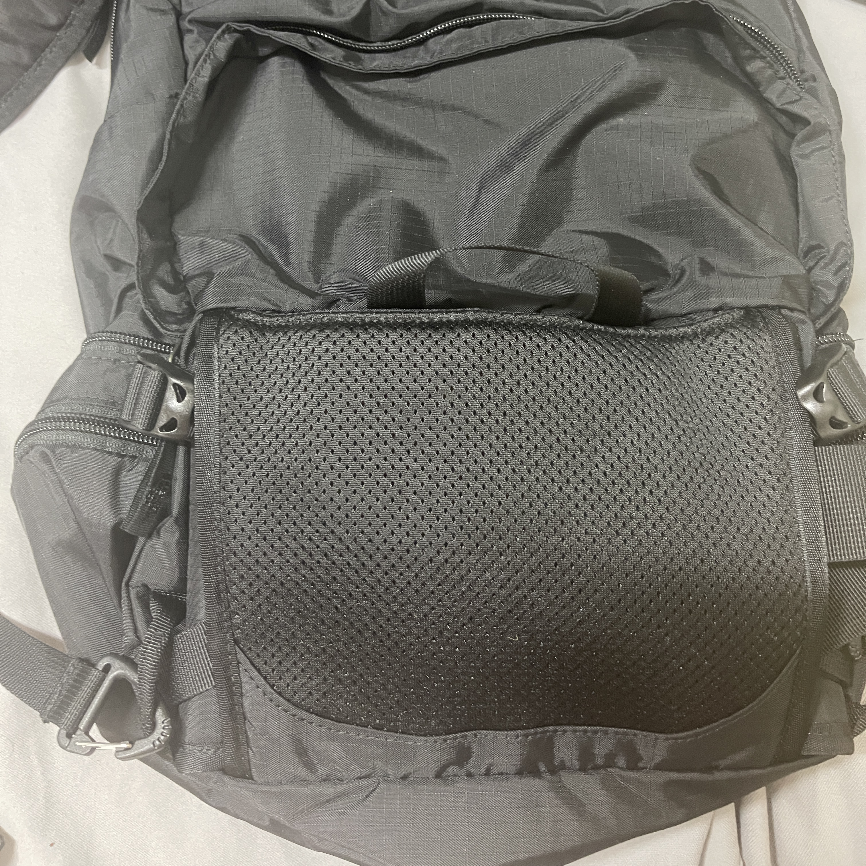 Supreme x The North Face Trekking Convertible Backpack + Waist Bag Black - 22SS 착용 스타일 - 2