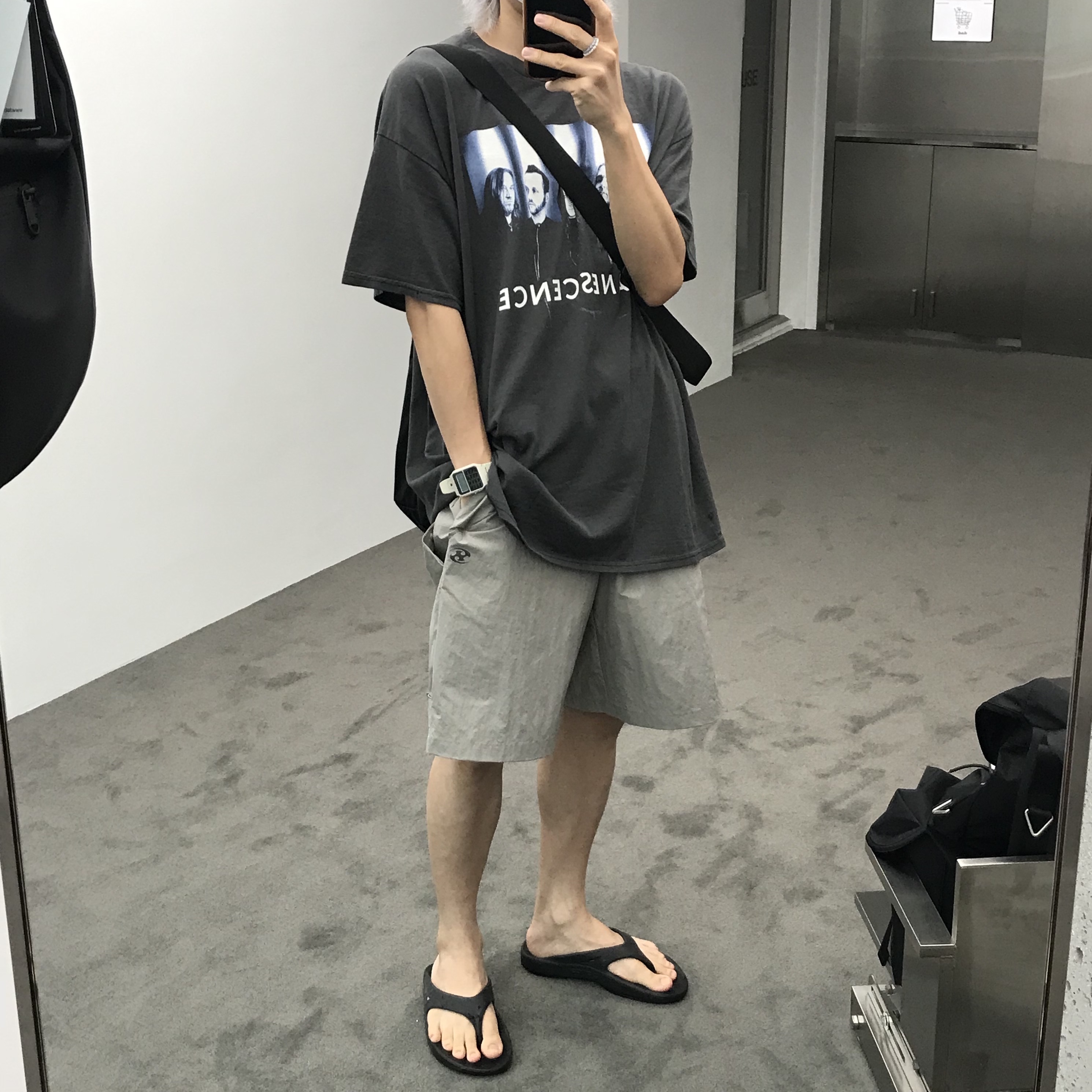 Oofos OOriginal Black 착용 스타일