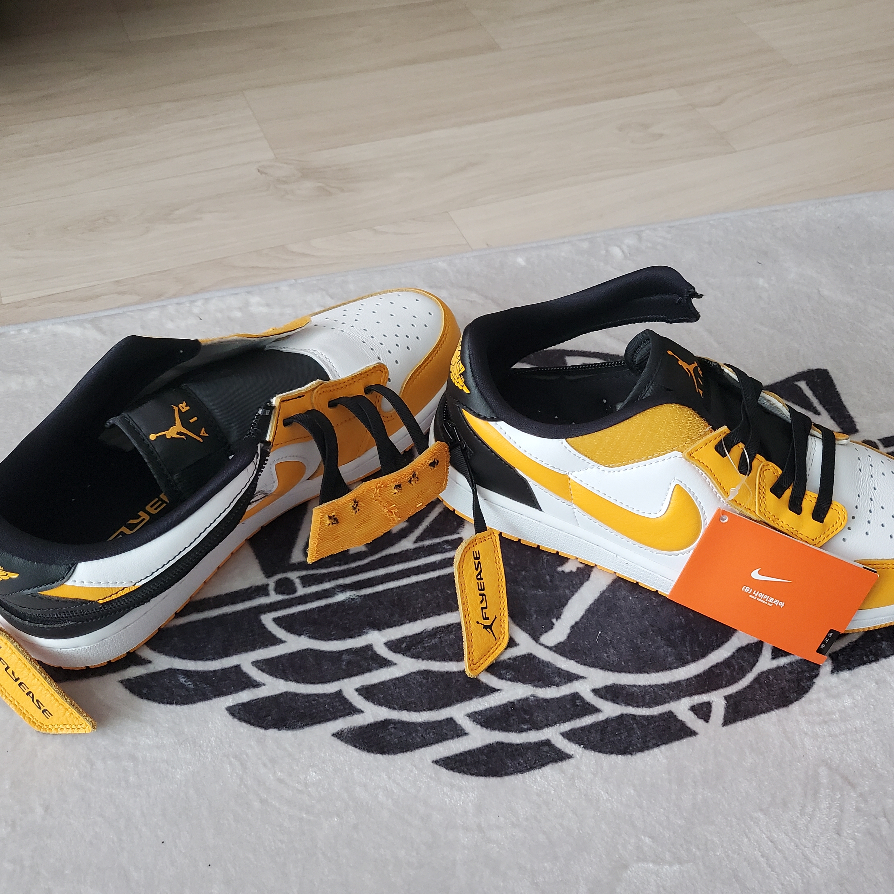 Jordan 1 Low Flyease Taxi 착용 스타일 - 4