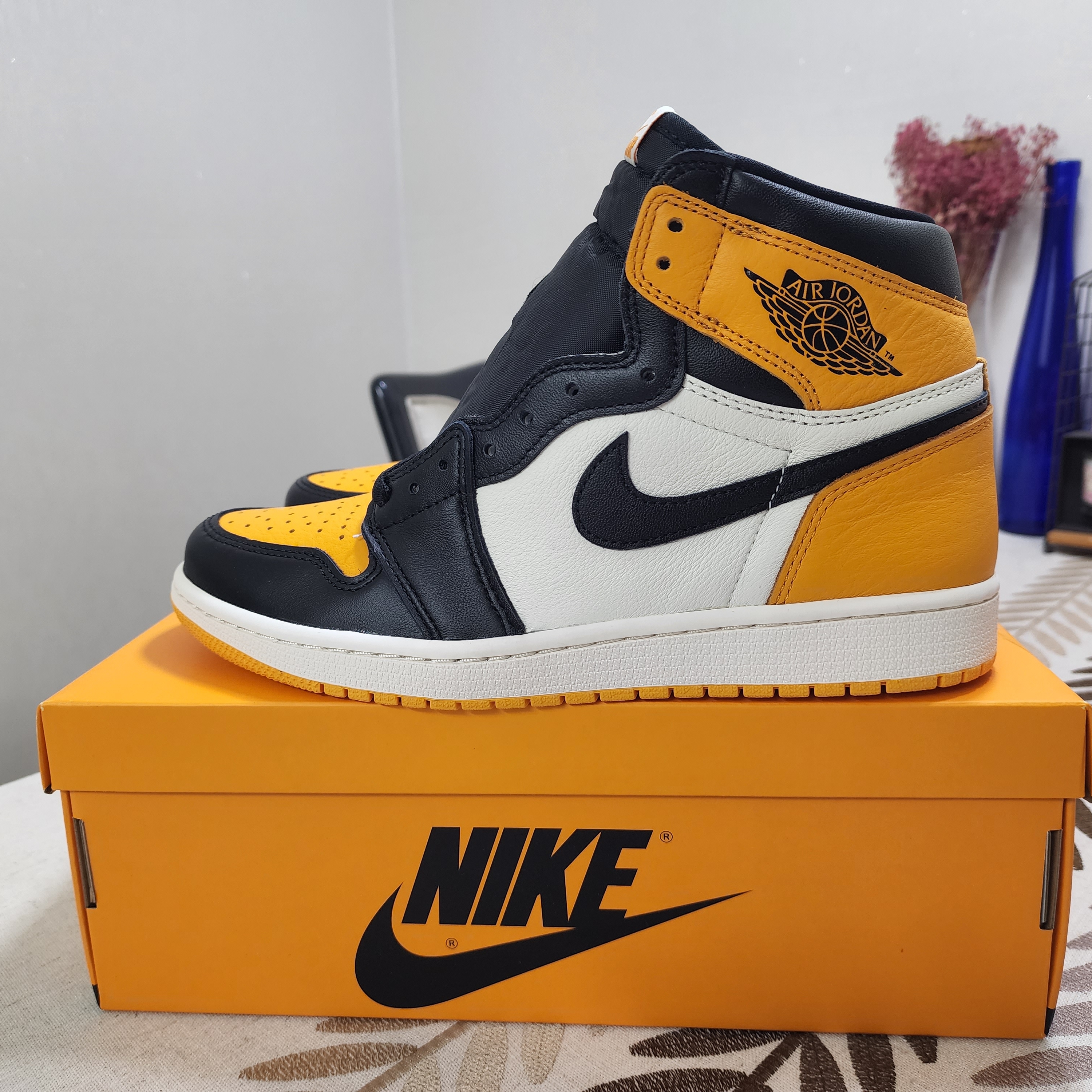 Jordan 1 Retro High OG Taxi 착용 스타일 - 1
