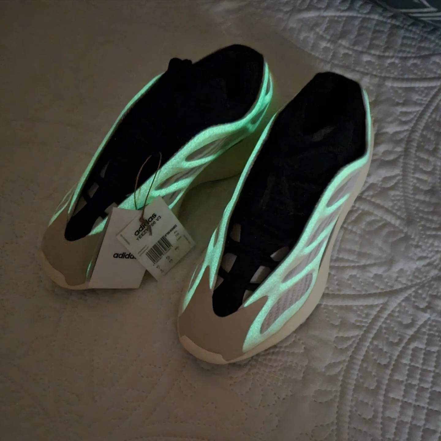 Adidas Yeezy 700 V3 Azael 2022/2023 착용 스타일 - 2