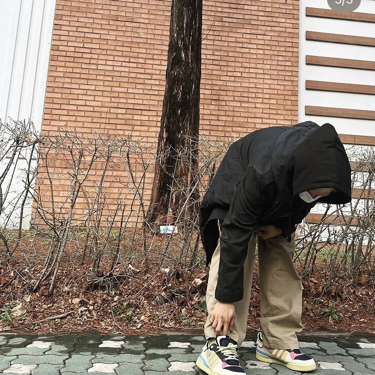 Adidas x Bad Bunny Forum PWR Catch and Throw 착용 스타일 - 1