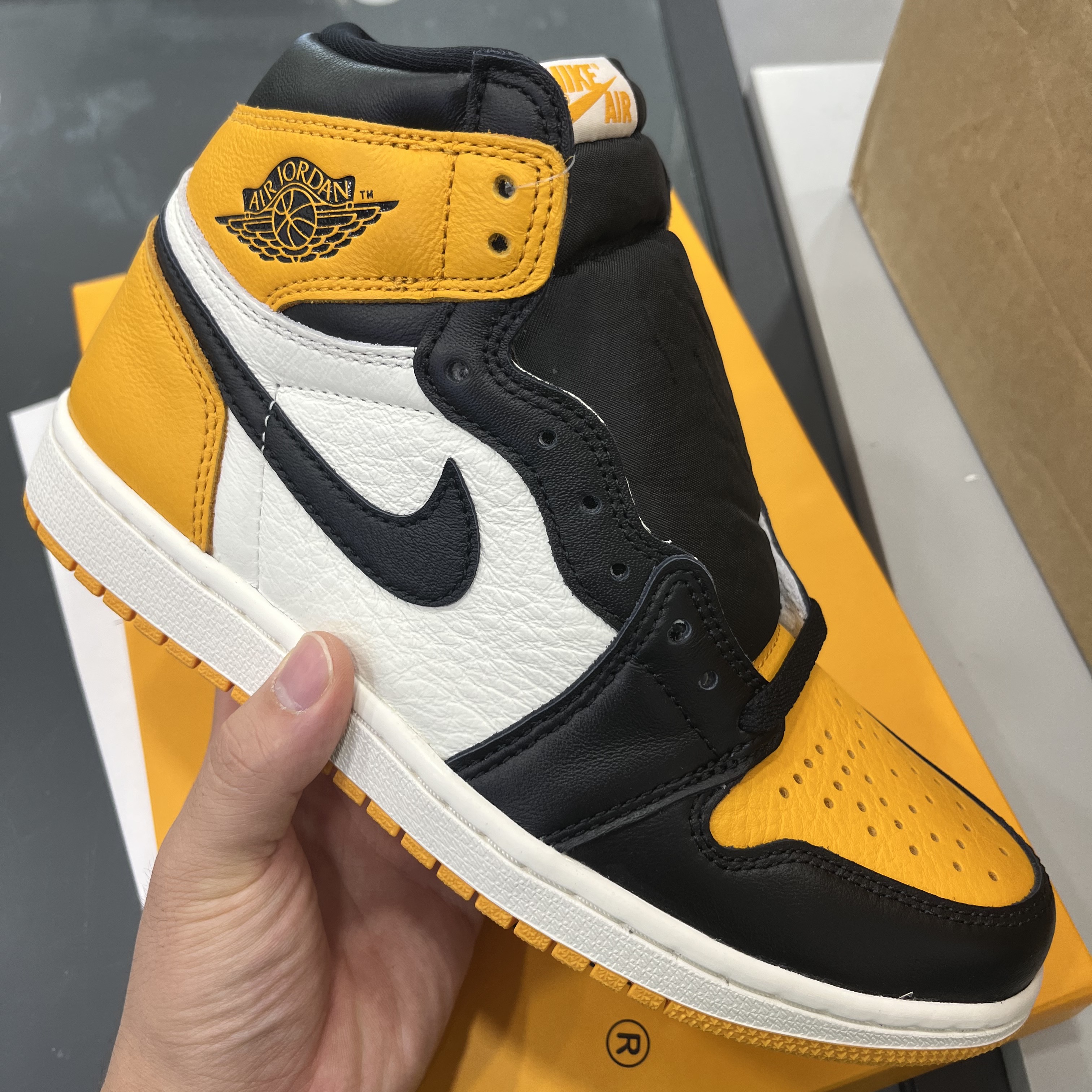Jordan 1 Retro High OG Taxi 착용 스타일