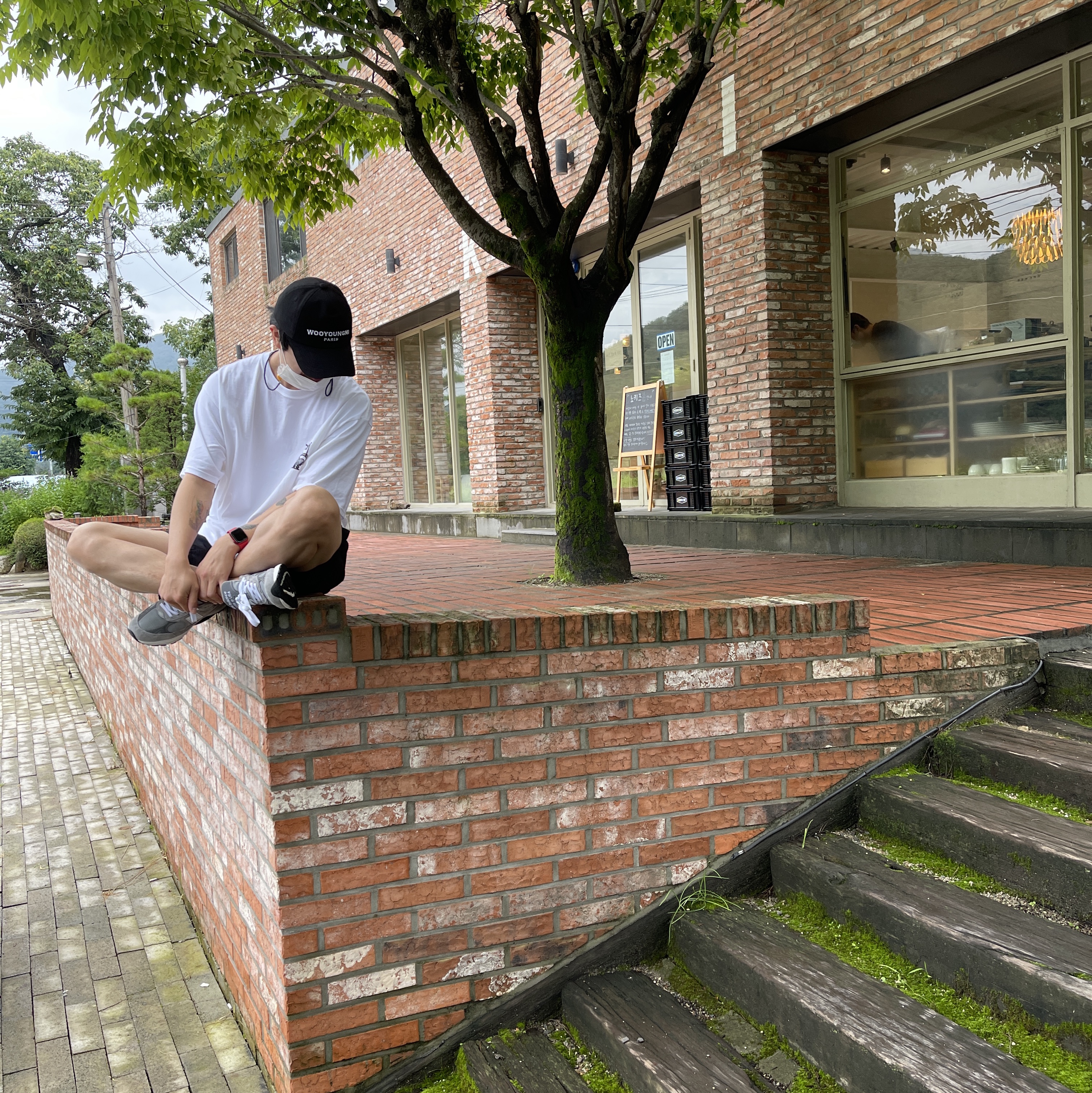 Stussy One World T-Shirt White, New Balance 993 Made in USA Grey - D Standard 착용 스타일