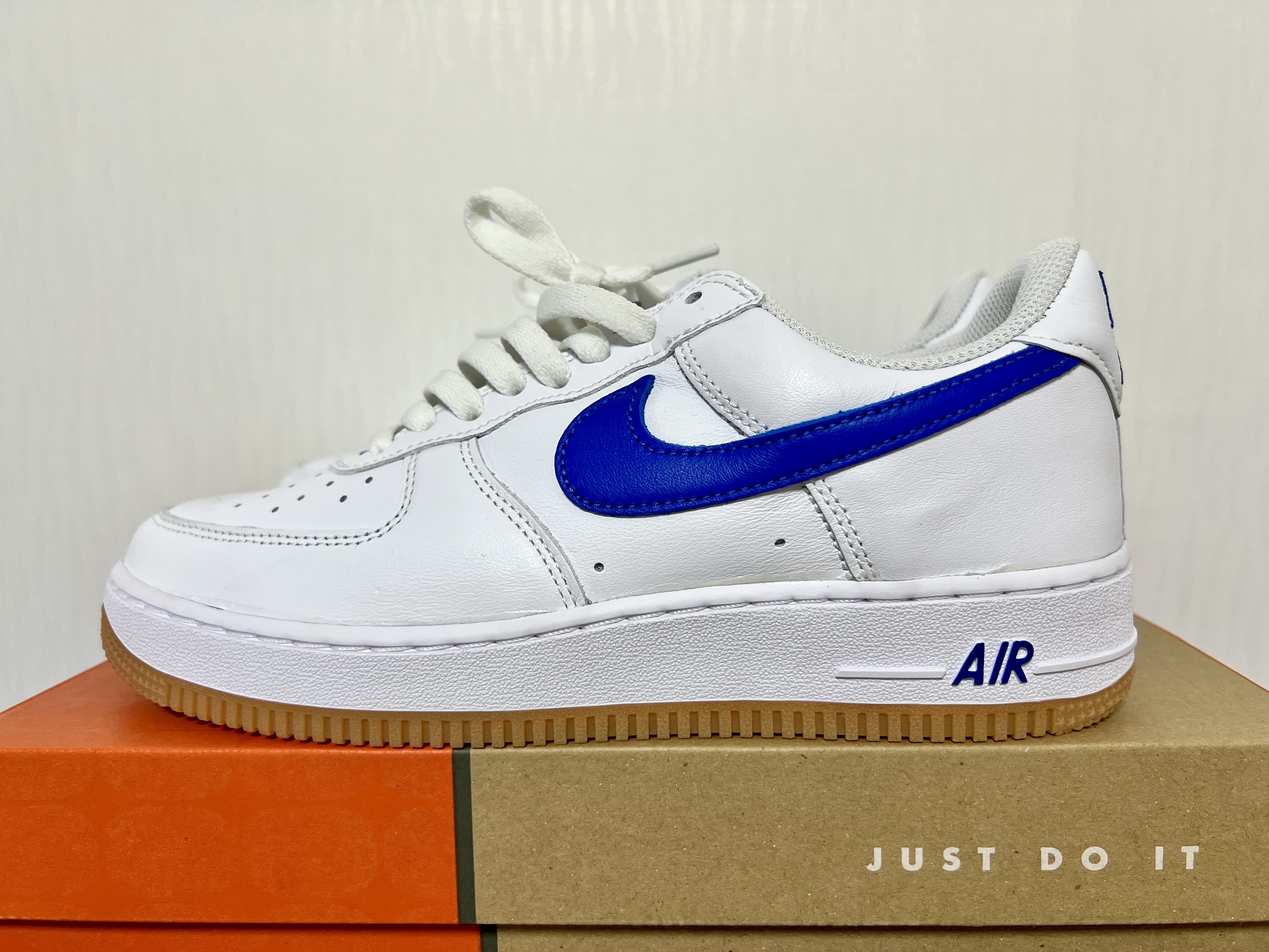 Nike Air Force 1 Low Retro Color of the Month Varsity Royal, Nike Air Force 1 Low Retro Color of the Month University Red 착용 스타일 - 2