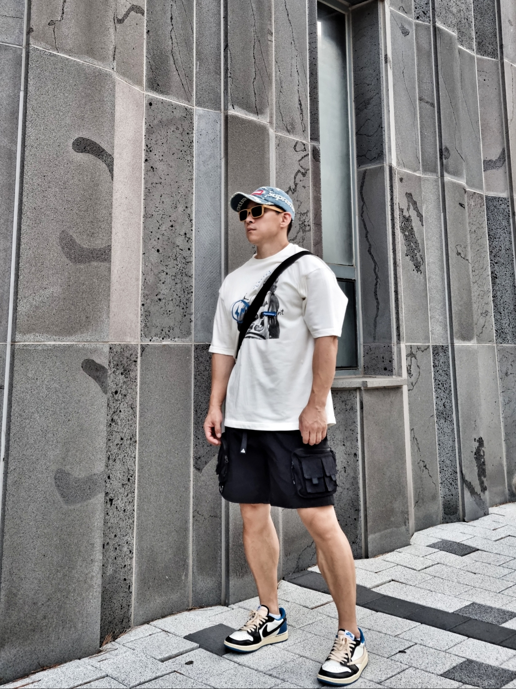 Supreme Frayed Logos Denim Camp Cap Blue - 21SS, Jordan x Travis Scott x Fragment T-Shirt Sail (DJ0619-133) 착용 스타일 - 3