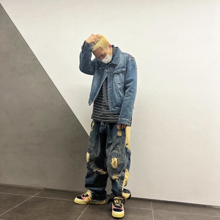 Adidas x Bad Bunny Forum PWR Catch and Throw 착용 스타일 - 2