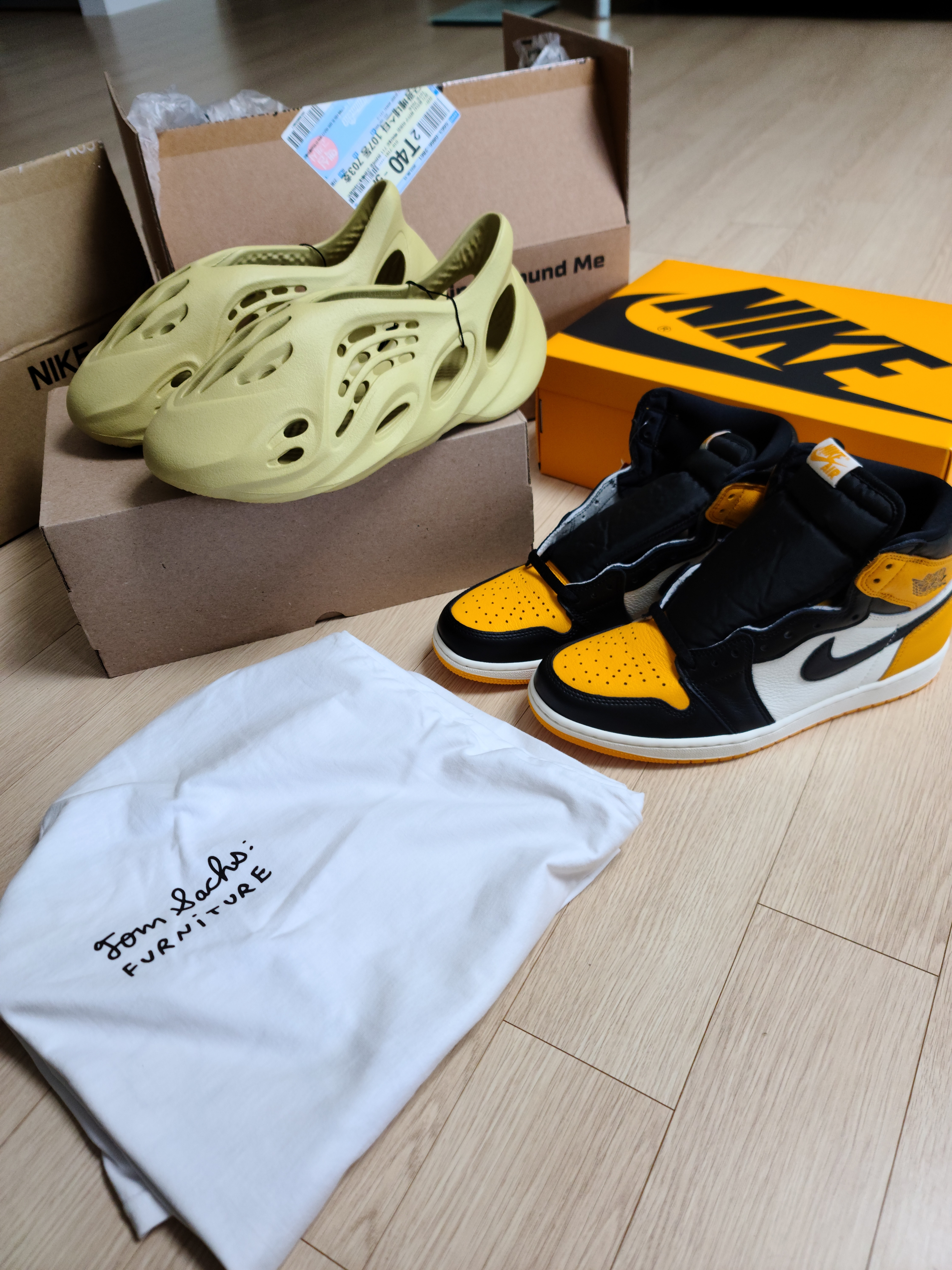 Jordan 1 Retro High OG Taxi, Adidas Yeezy Foam RNNR Sulfur 착용 스타일