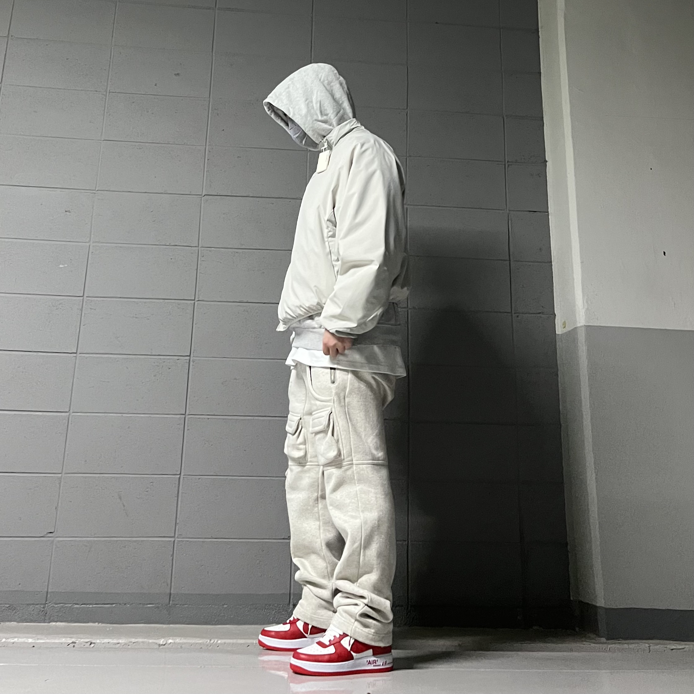 Louis Vuitton x Nike Air Force 1 Low by Virgil Abloh White Comet Red, Nike M NRG Hoodie Grey Heather 착용 스타일 - 4