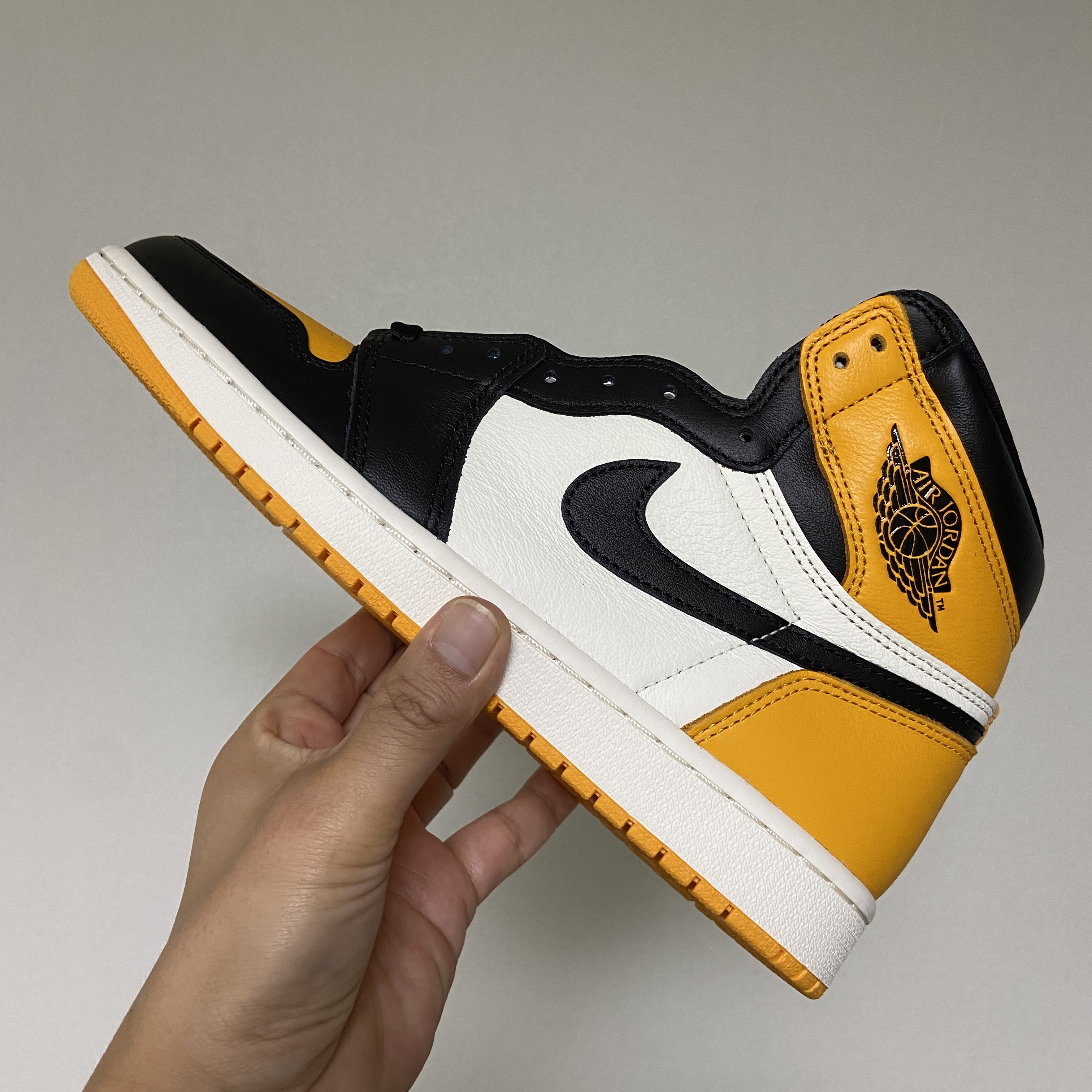 Jordan 1 Retro High OG Taxi 착용 스타일 - 1