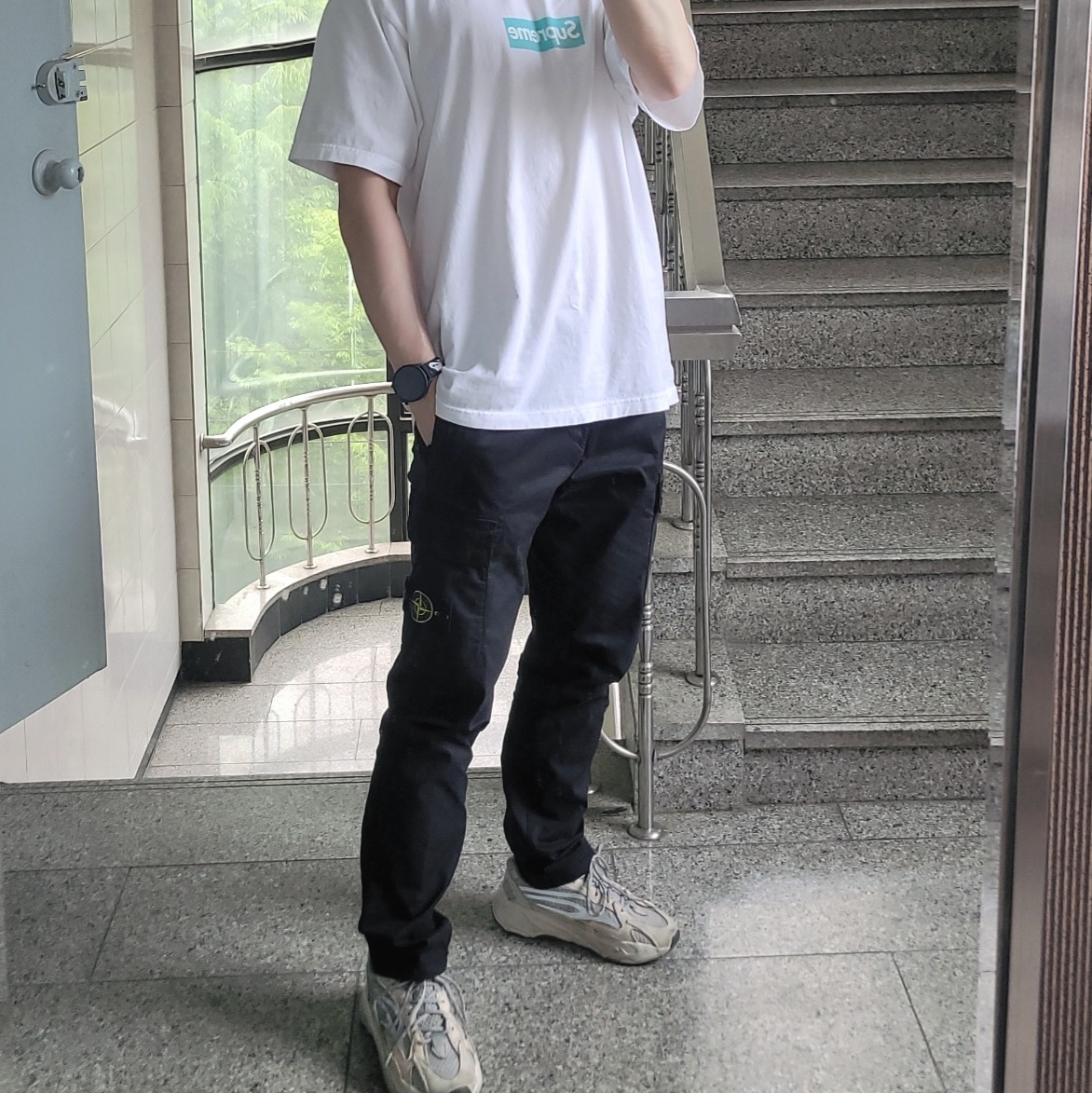 Supreme x Tiffany & Co. Box Logo T-Shirt White - 21FW, Adidas Yeezy Boost 700 V2 Cream 착용 스타일