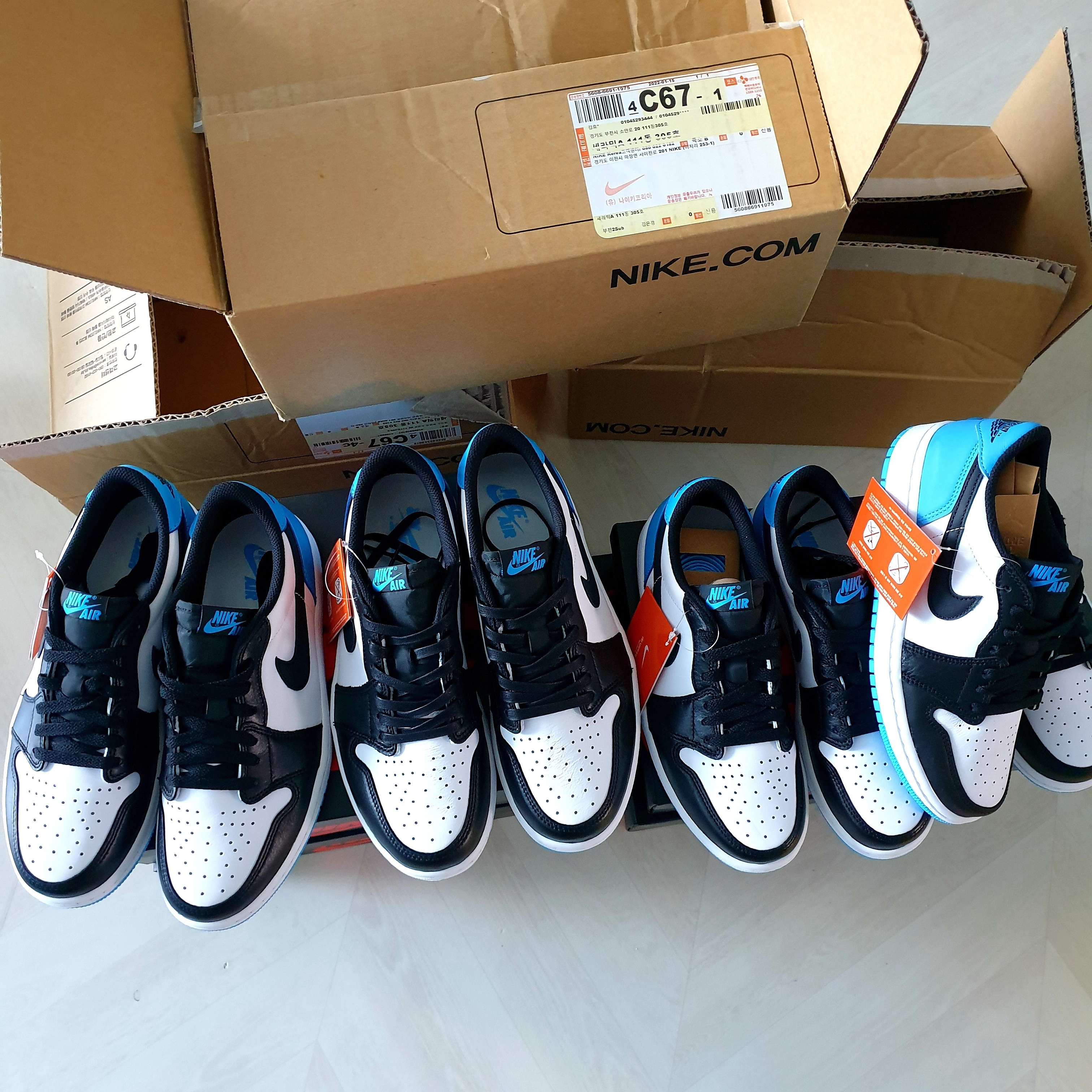 Jordan 1 Retro Low OG Black and Dark Powder Blue 착용 스타일 - 2