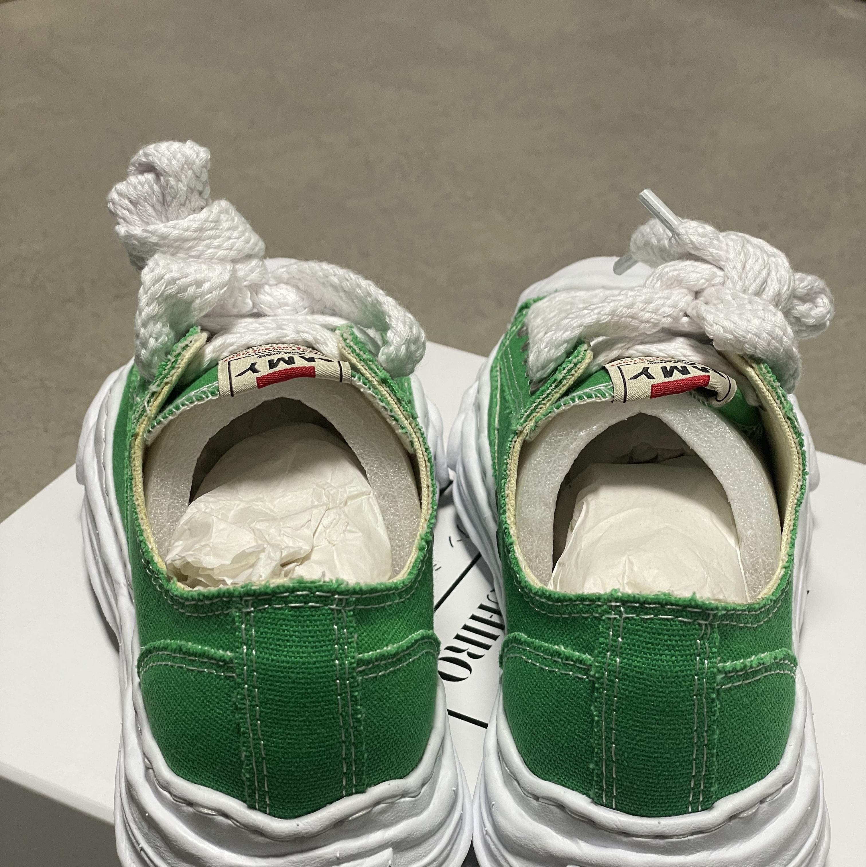 Maison Mihara Yasuhiro Hank OG Sole Canvas Low-top Sneakers Green 착용 스타일 - 3