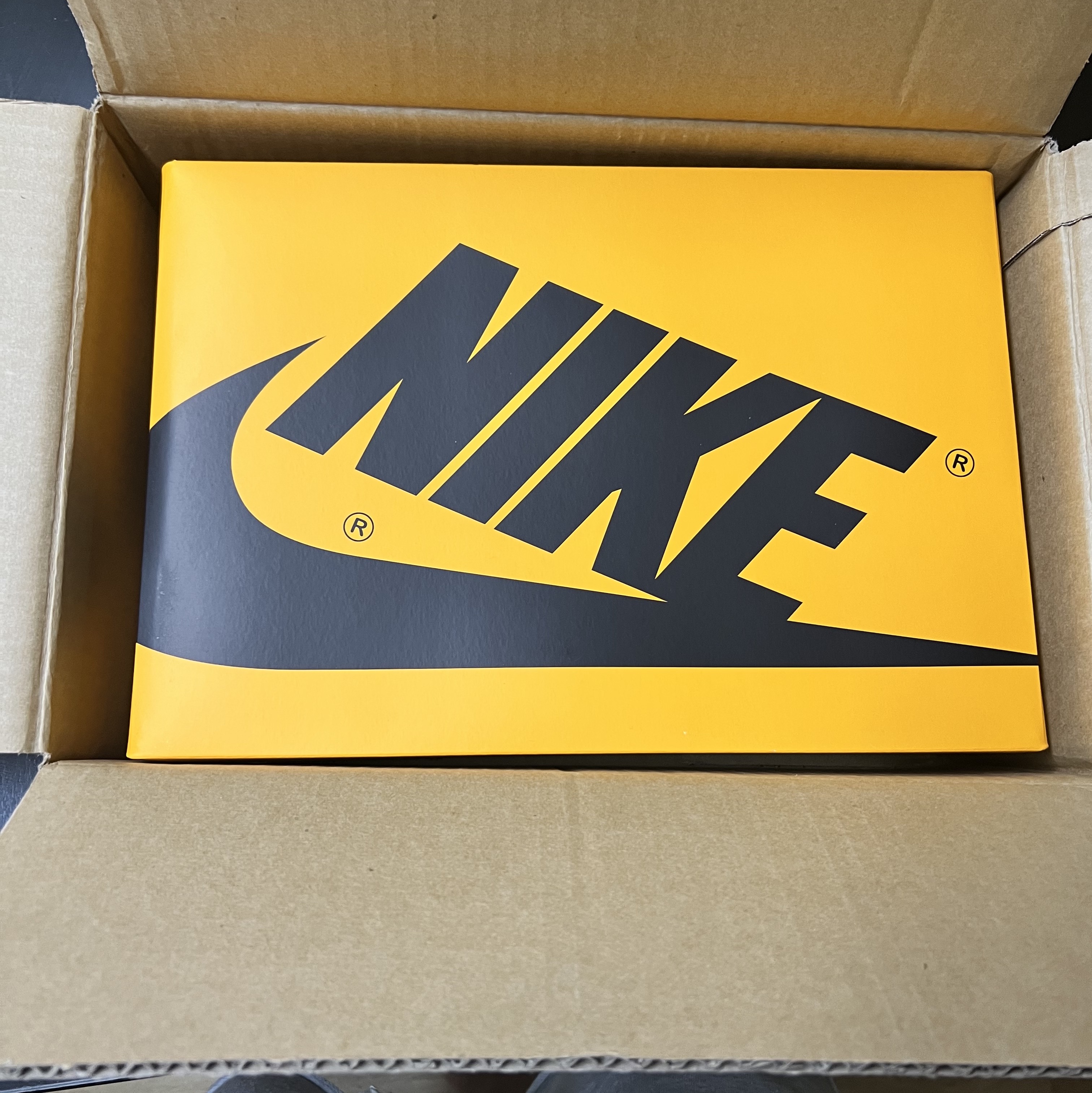 Jordan 1 Retro High OG Taxi 착용 스타일 - 3