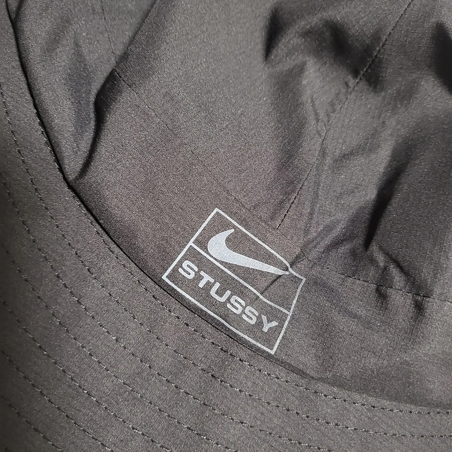 Nike x Stussy NRG FL Storm-Fit Bucket Hat Black 착용 스타일 - 1