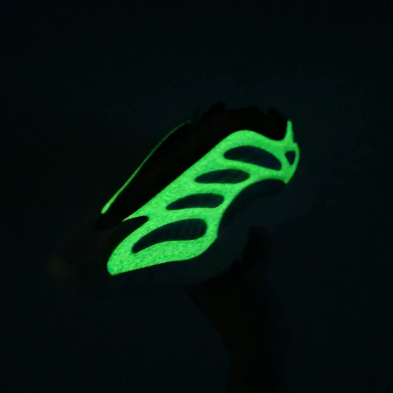 Adidas Yeezy 700 V3 Azael 2022/2023, Adidas Yeezy 700 V3 Azael 2019 착용 스타일 - 3