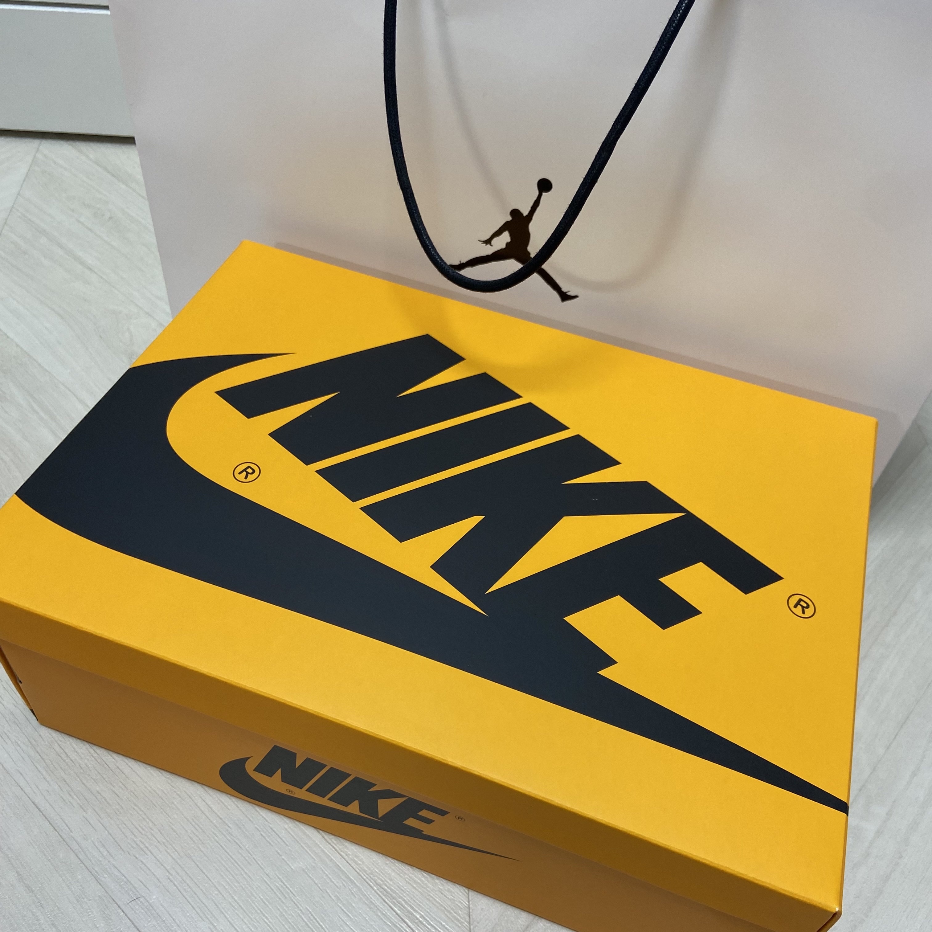 Jordan 1 Retro High OG Taxi 착용 스타일 - 3
