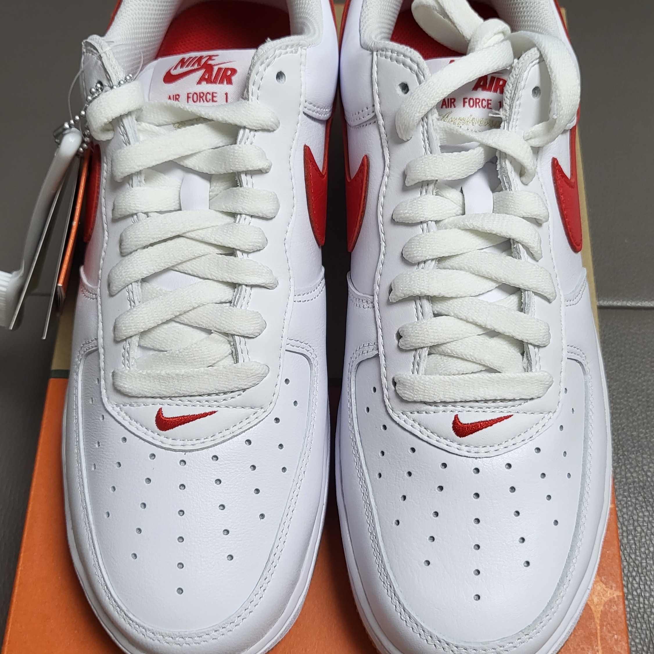 Nike Air Force 1 Low Retro Color of the Month University Red 착용 스타일 - 2