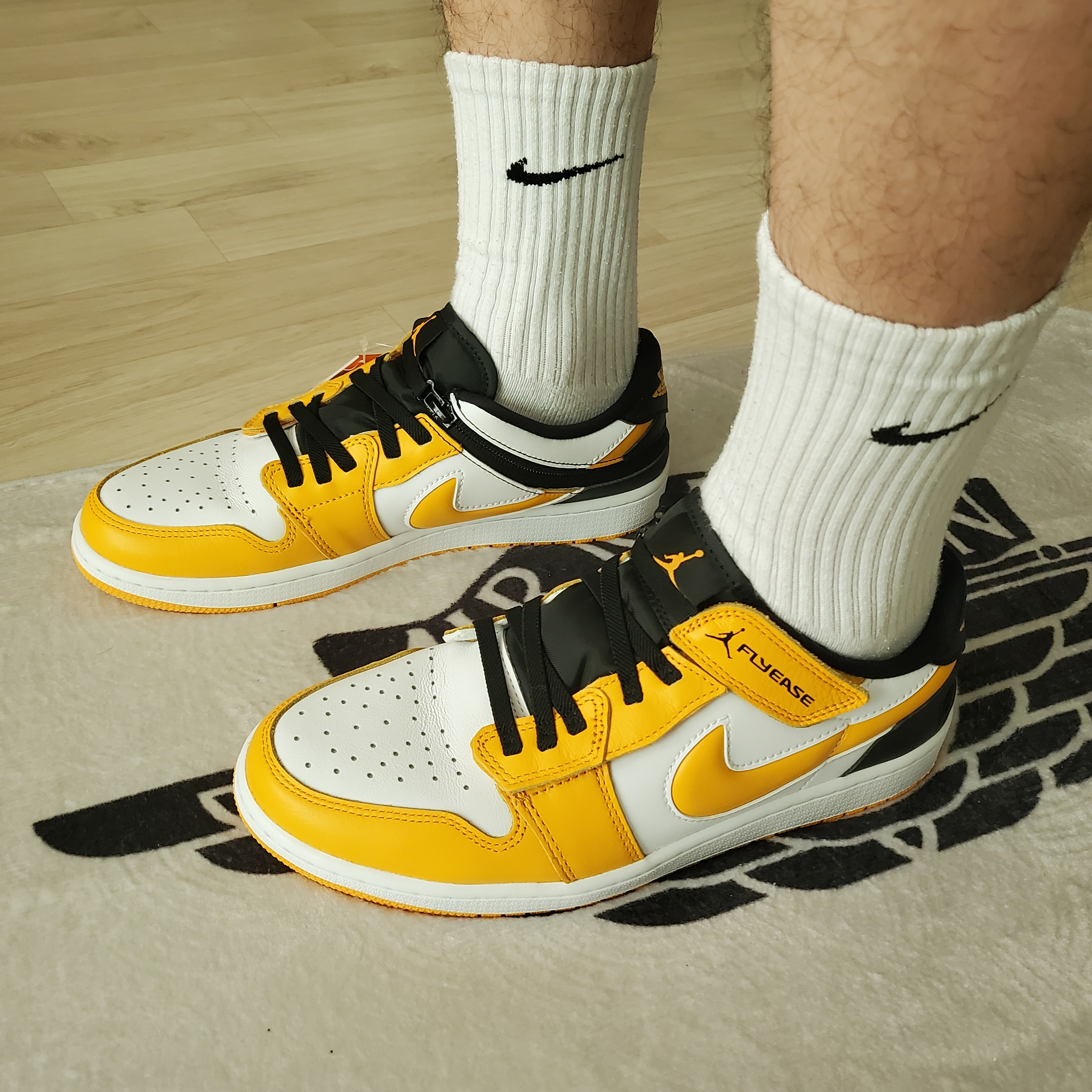 Jordan 1 Low Flyease Taxi 착용 스타일 - 2