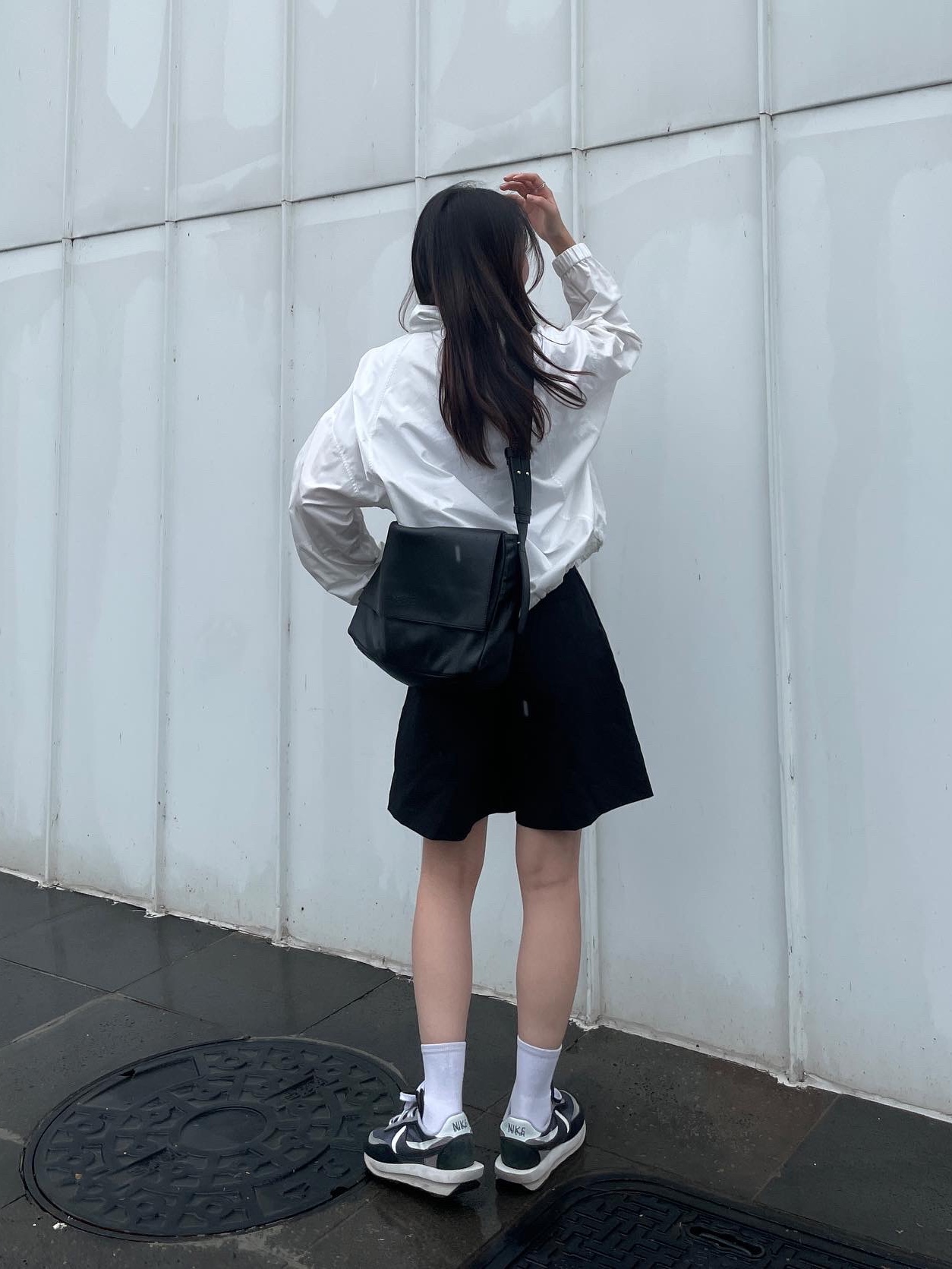 Nike x Sacai LDWaffle Black 착용 스타일 - 2
