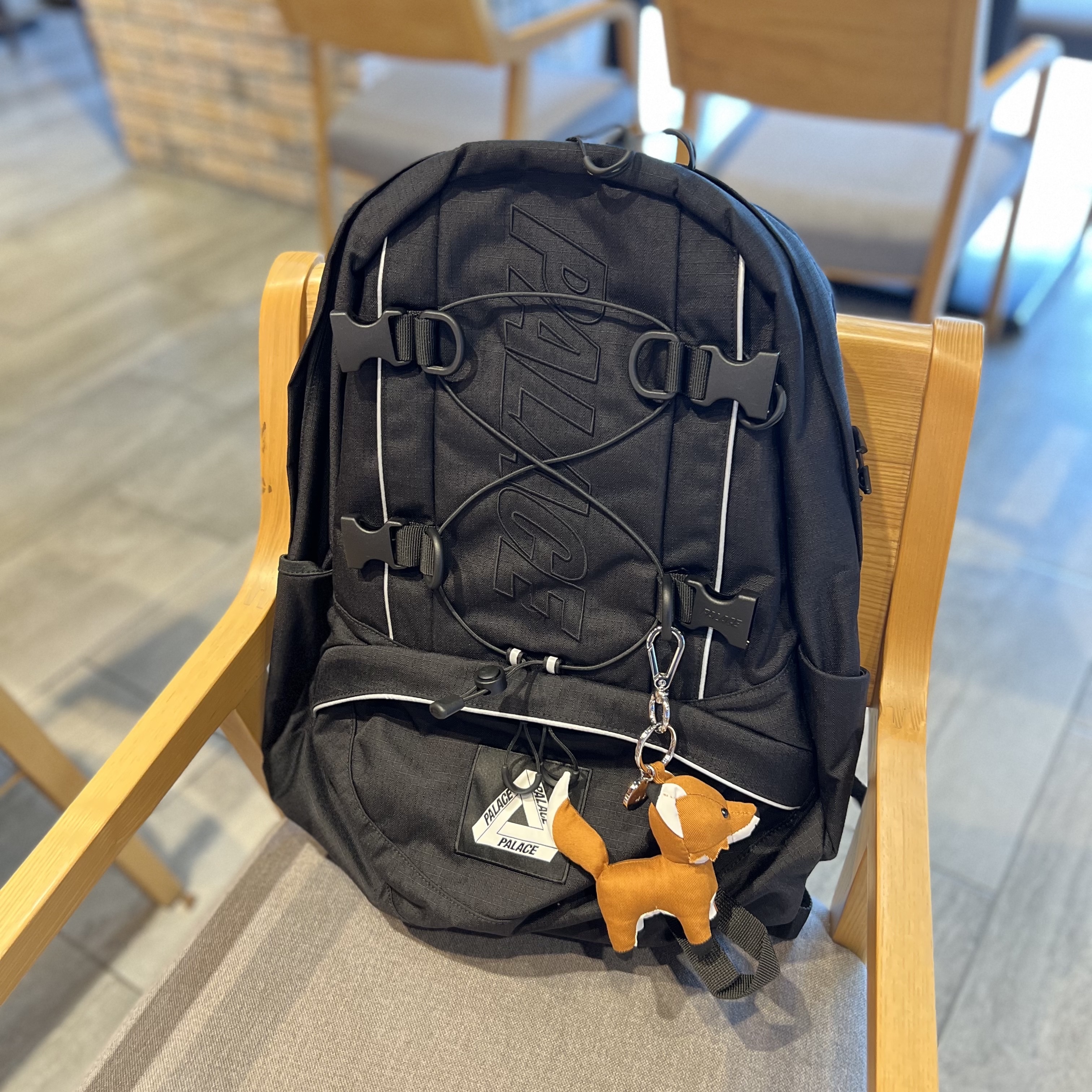 Palace Cordura Backpack Black - 21SS, Maison Kitsune Fox Bag Charm Camel 착용 스타일 - 2